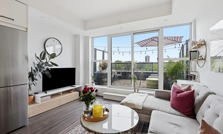 503-899 Queen Street E