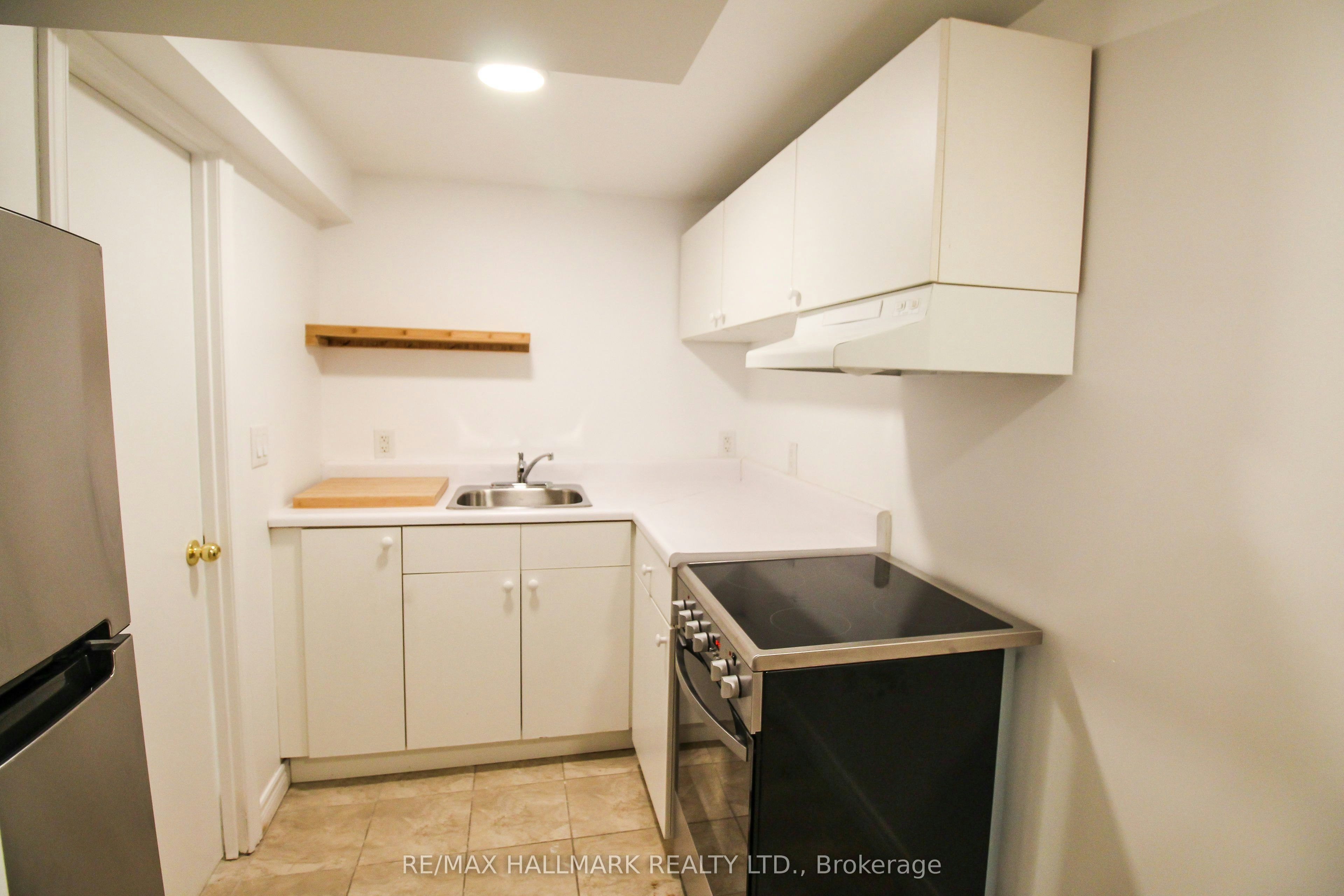 Lower-10 Hamilton Street, Toronto, ON, M4M 2C5 - 7