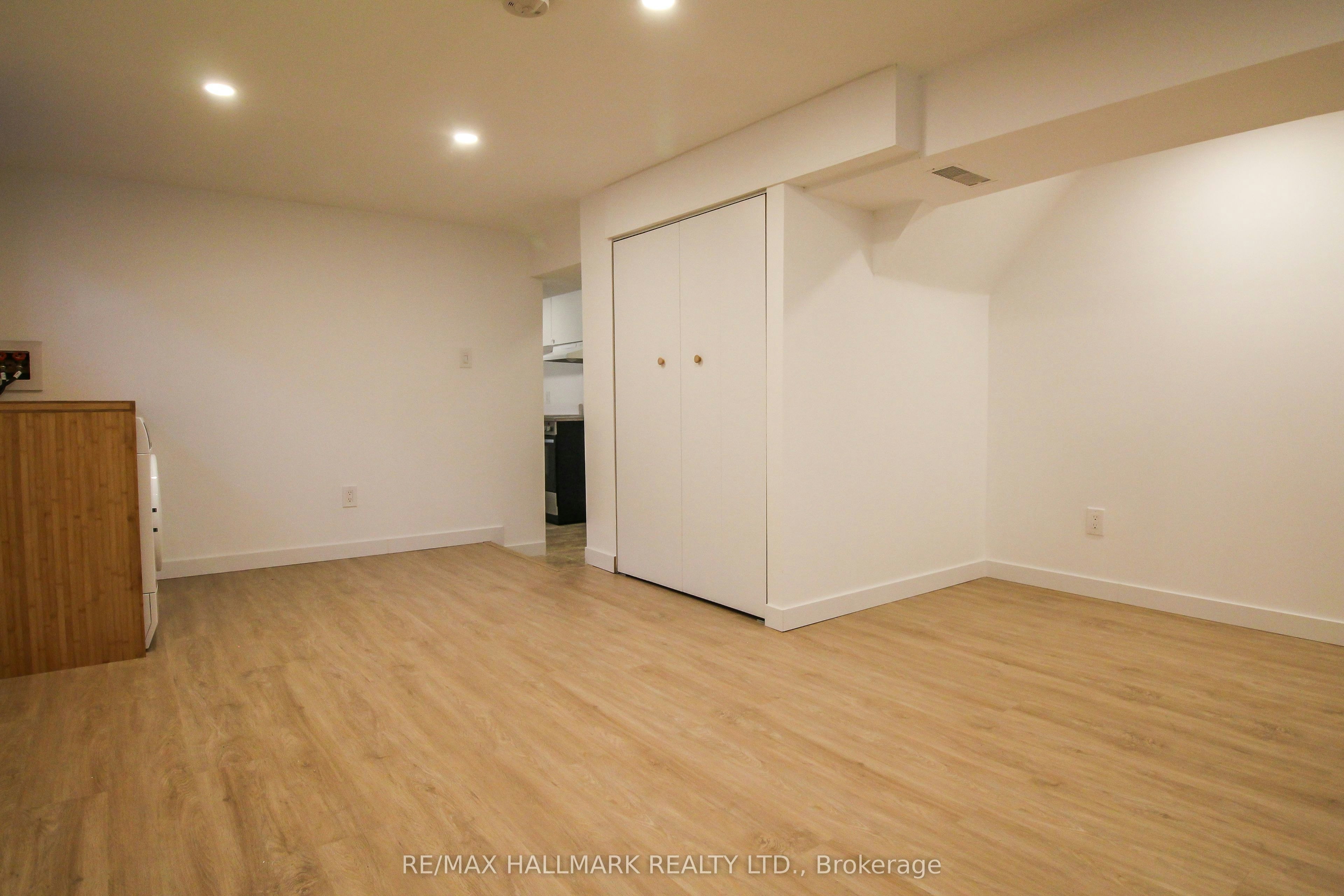 Lower-10 Hamilton Street, Toronto, ON, M4M 2C5 - 5