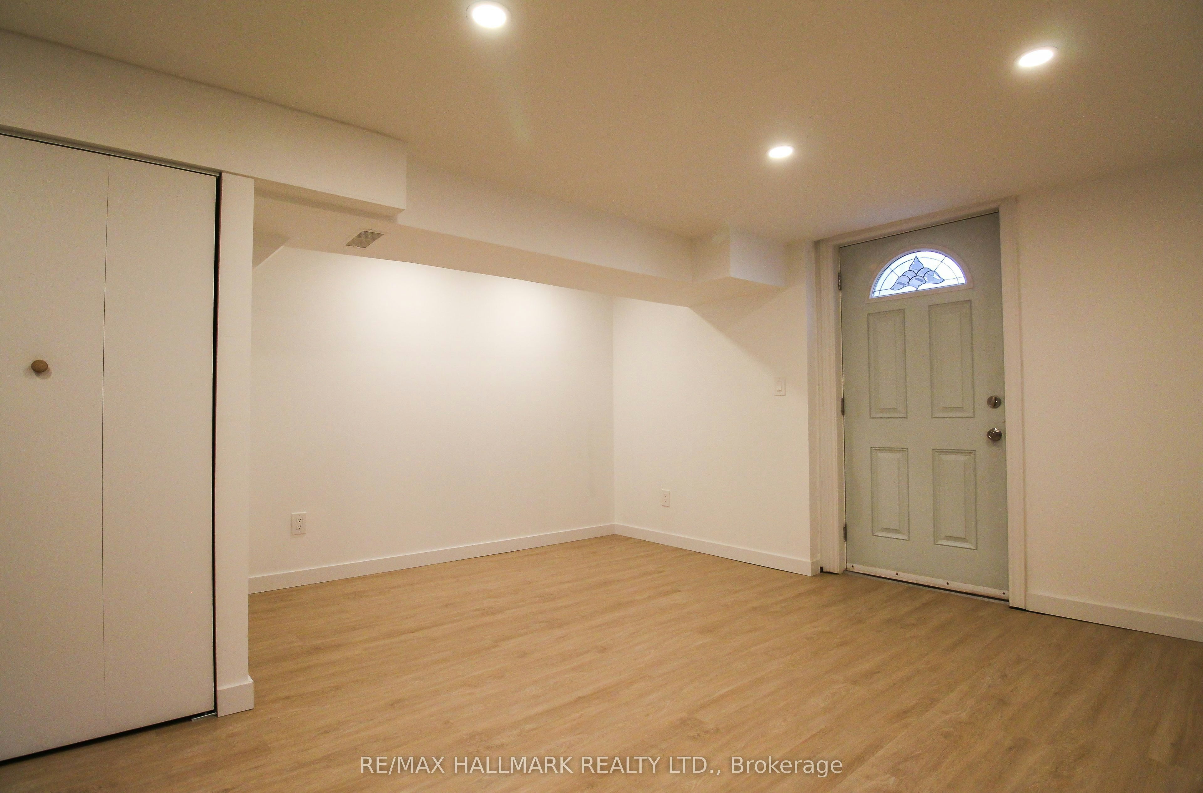 Lower-10 Hamilton Street, Toronto, ON, M4M 2C5 - 6