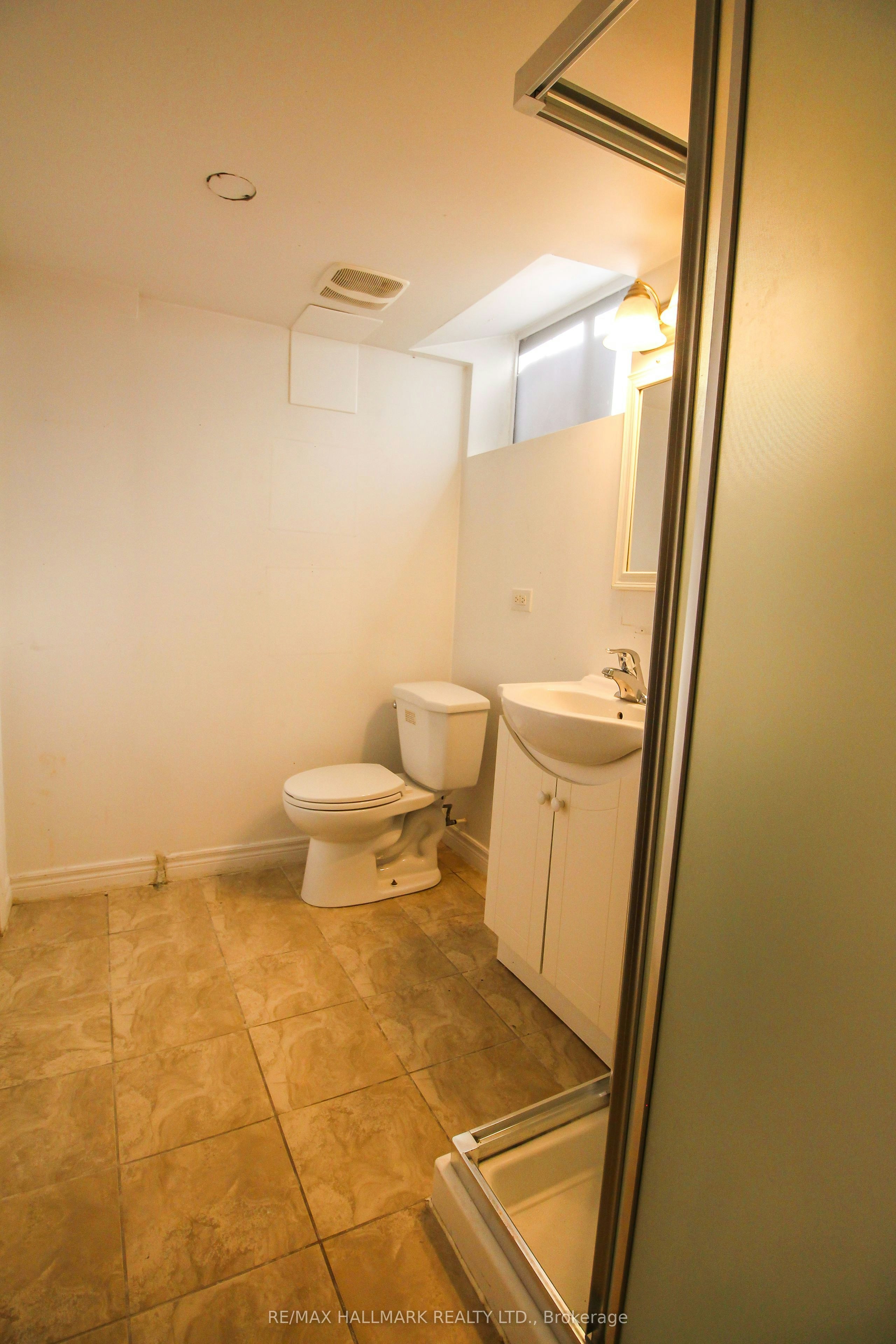 Lower-10 Hamilton Street, Toronto, ON, M4M 2C5 - 9
