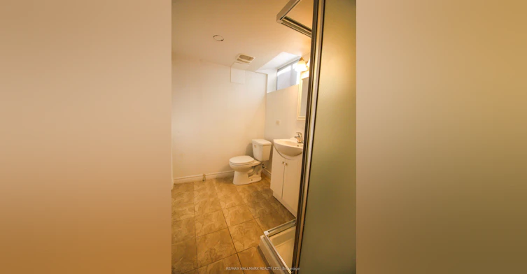 Lower-10 Hamilton Street, Toronto, ON, M4M 2C5 - 9