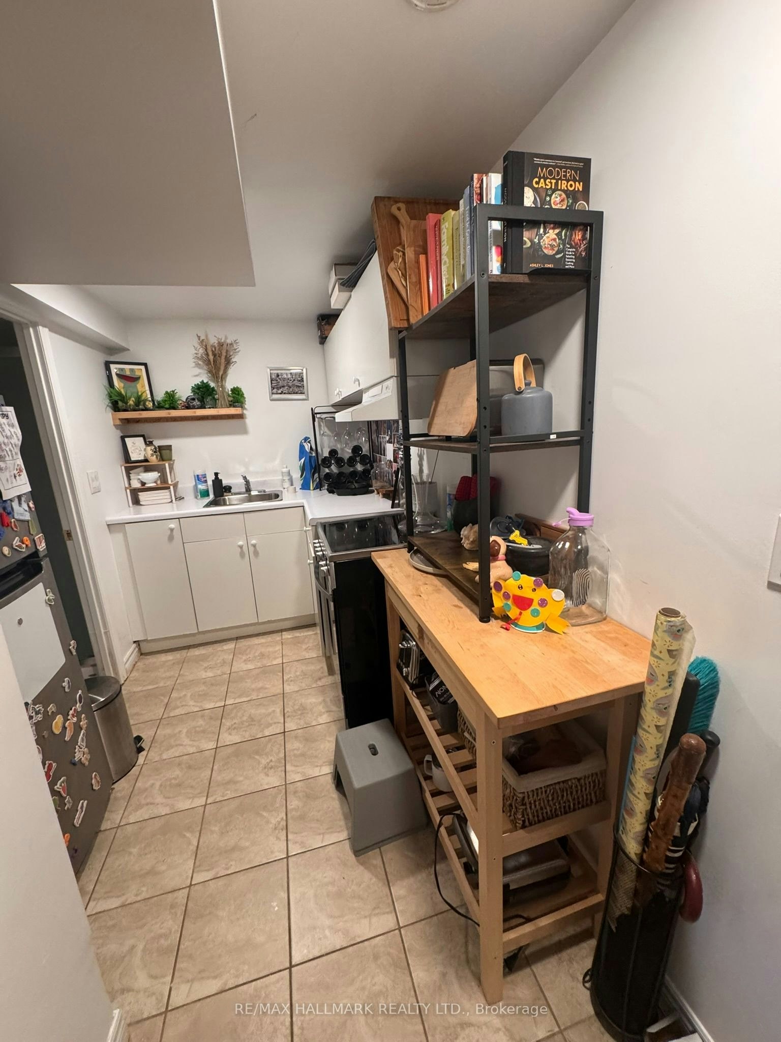 Lower-10 Hamilton Street, Toronto, ON, M4M 2C5 - 4