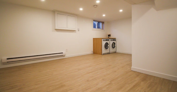 Lower-10 Hamilton Street, Toronto, ON, M4M 2C5