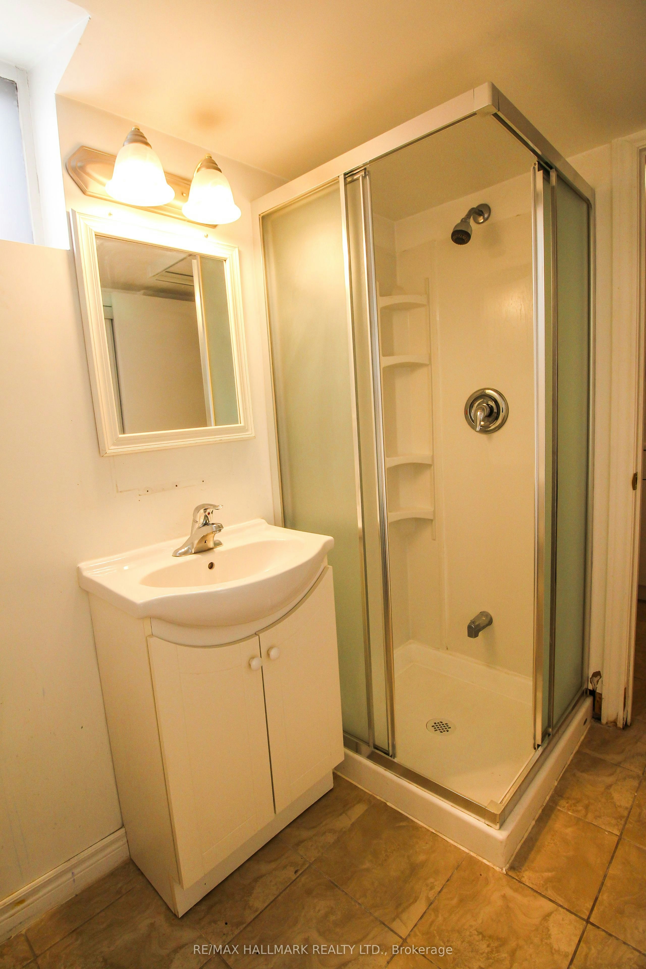 Lower-10 Hamilton Street, Toronto, ON, M4M 2C5 - 10
