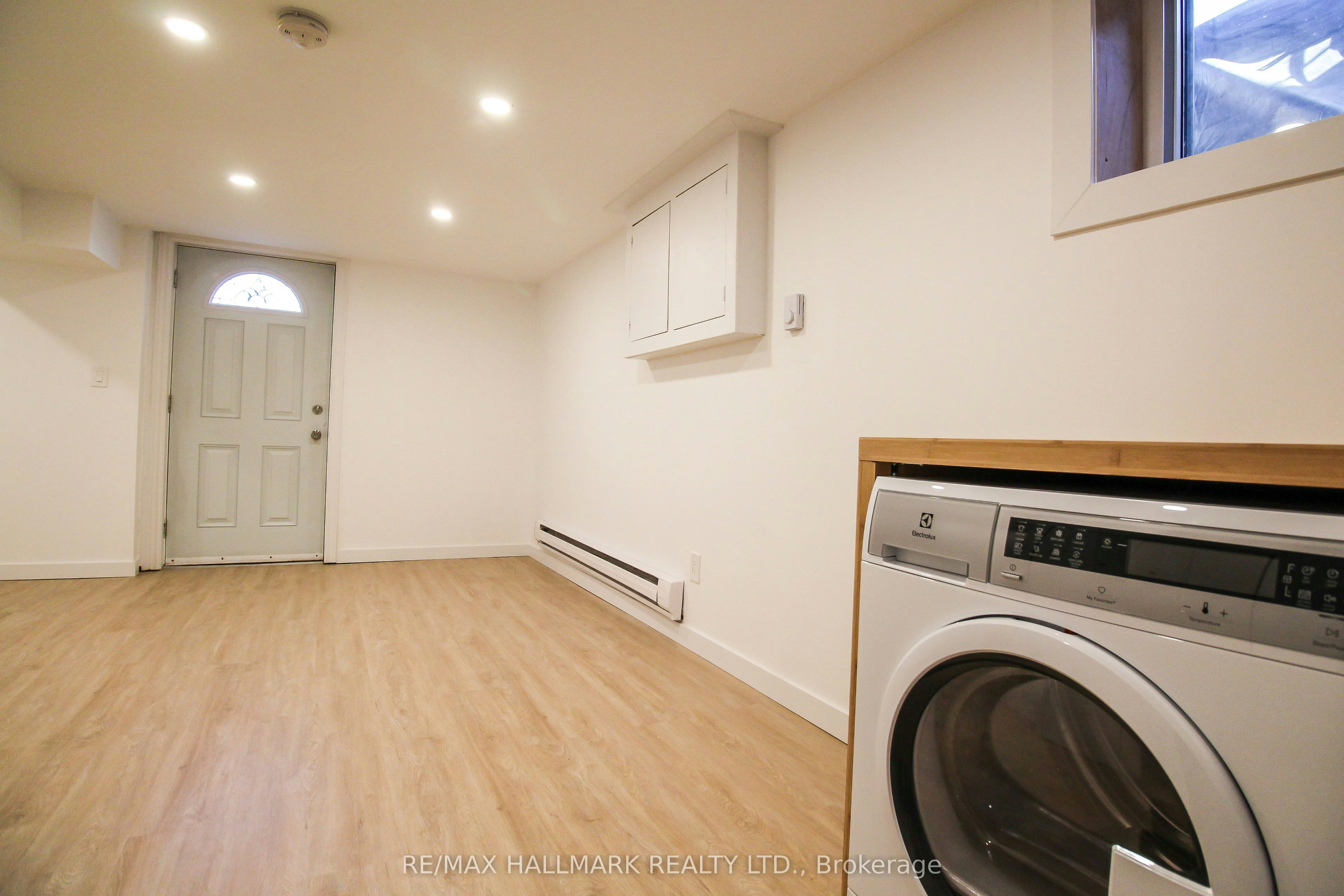 Lower-10 Hamilton Street, Toronto, ON, M4M 2C5 - 3