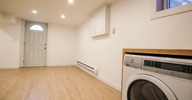 Lower-10 Hamilton Street, Toronto, ON, M4M 2C5 - 3