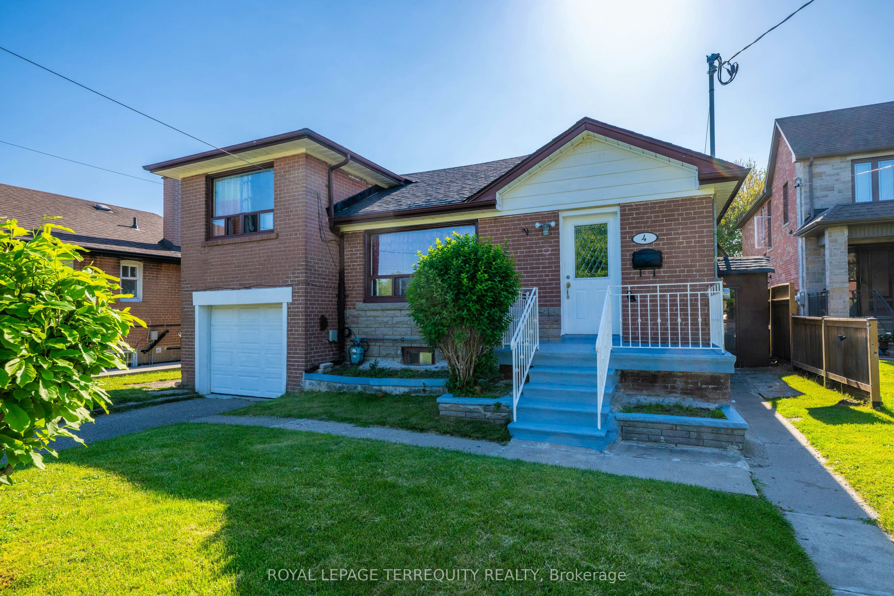 4 Harris Park Drive, Toronto, ON, M1L 2Z9