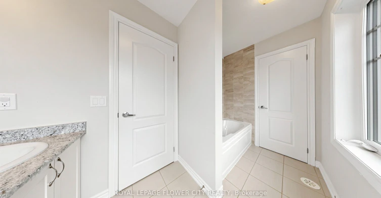 2-2500 Hill Rise Court, Oshawa, ON, L1L 0M6 - 21