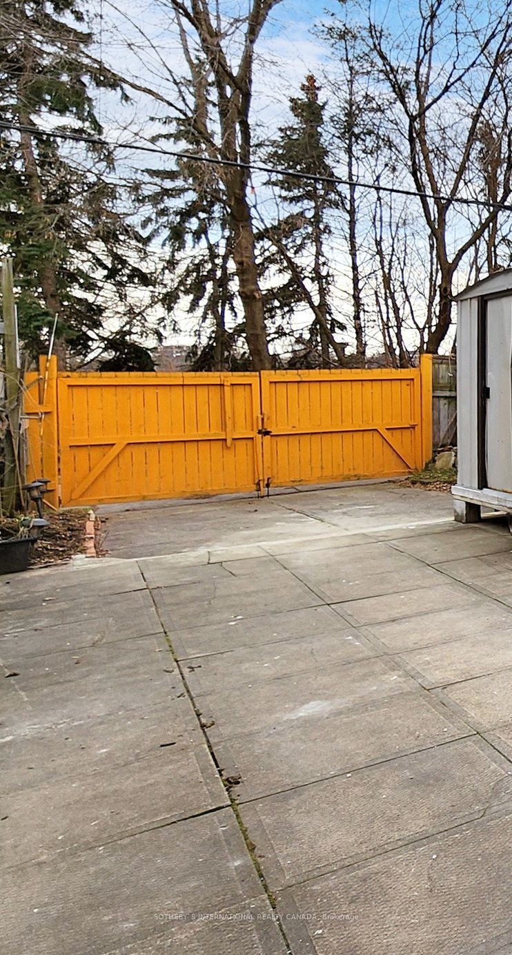 1271 Gerrard Street E, Toronto, ON, M4L 1Y5 - 22