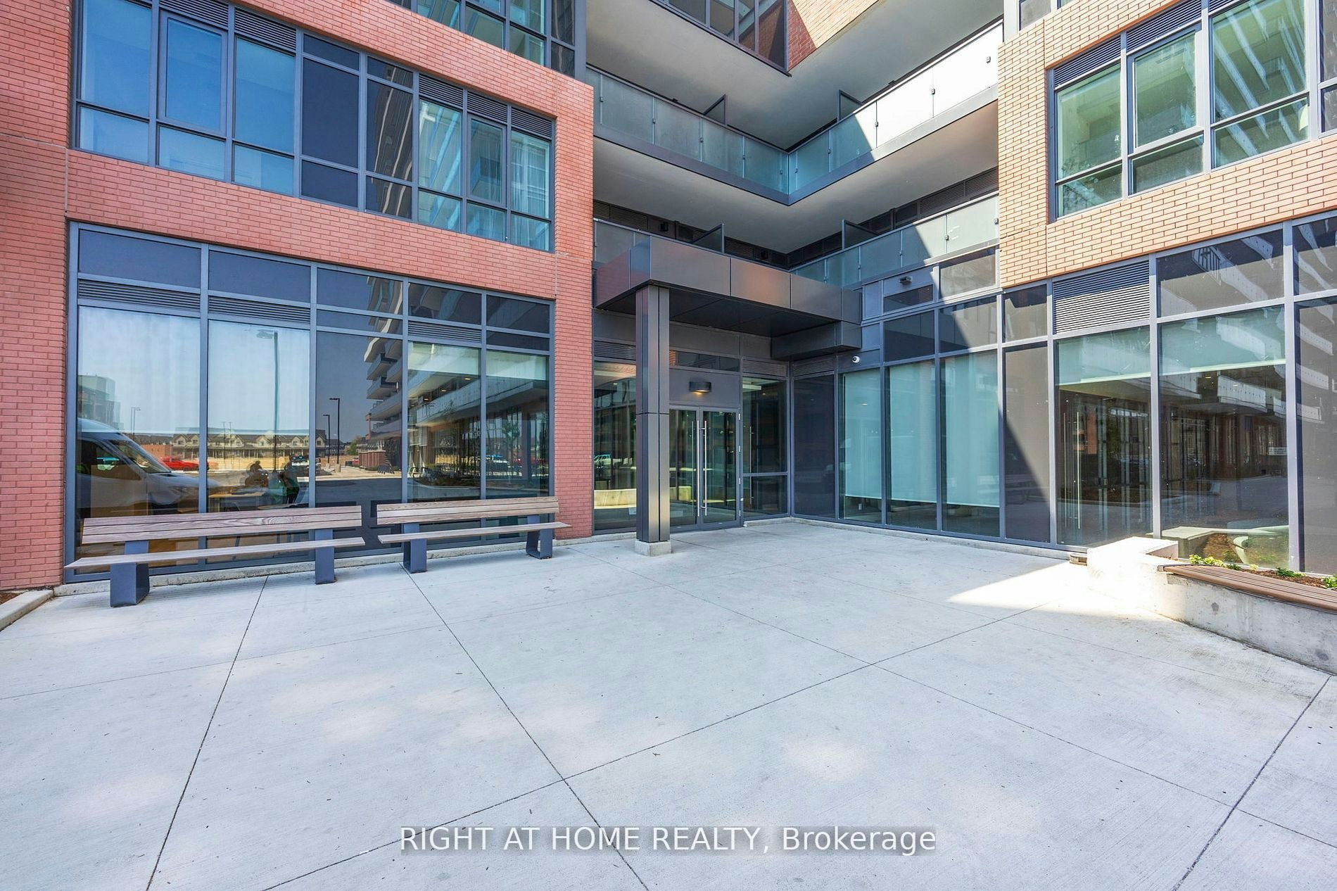 1131-2545 Simcoe Street N, Oshawa, ON, L1L 0W3 - 3