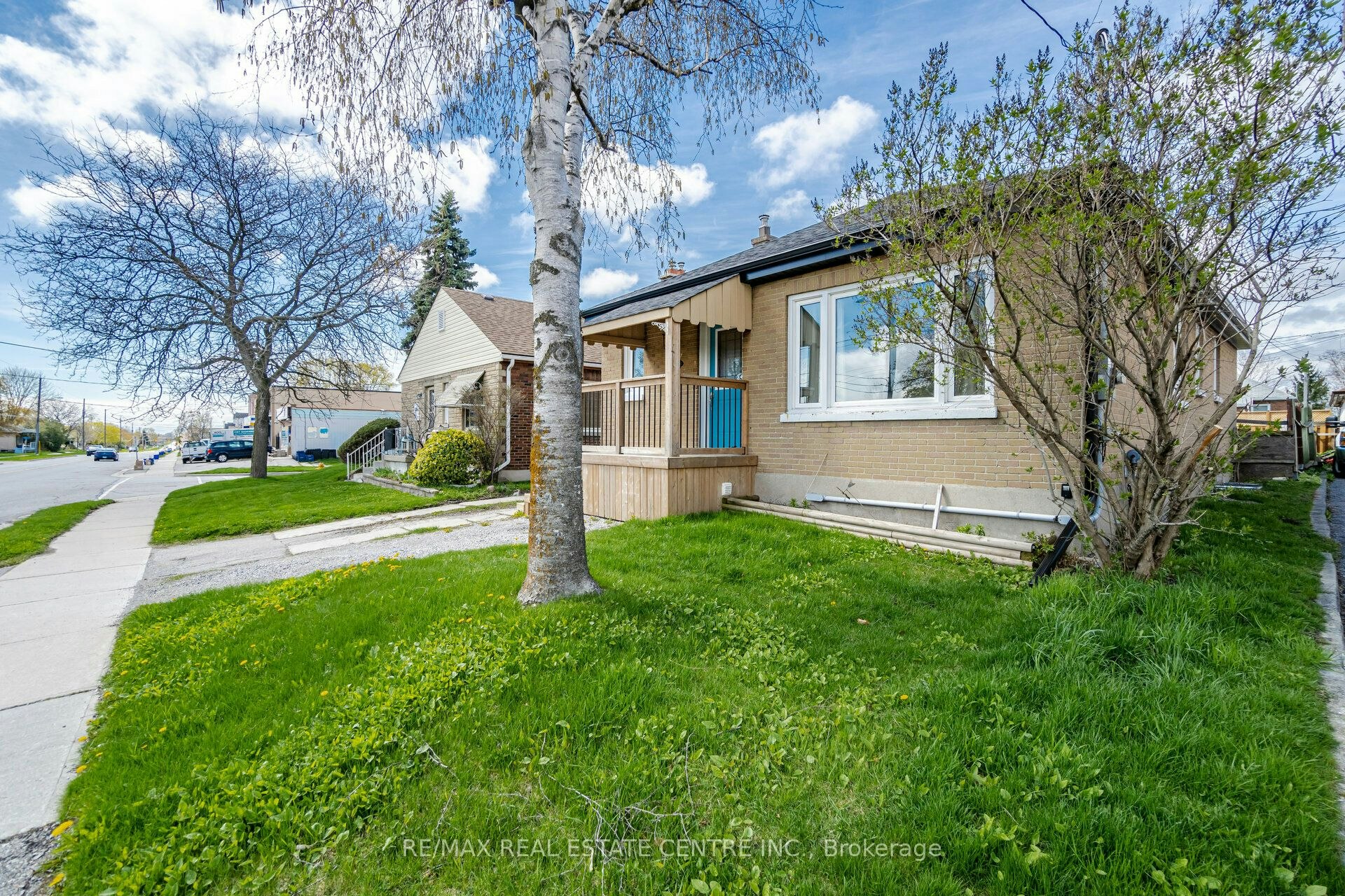 UPPER LEVEL-102 Wilson Road S, Oshawa, ON, L1H 6B7