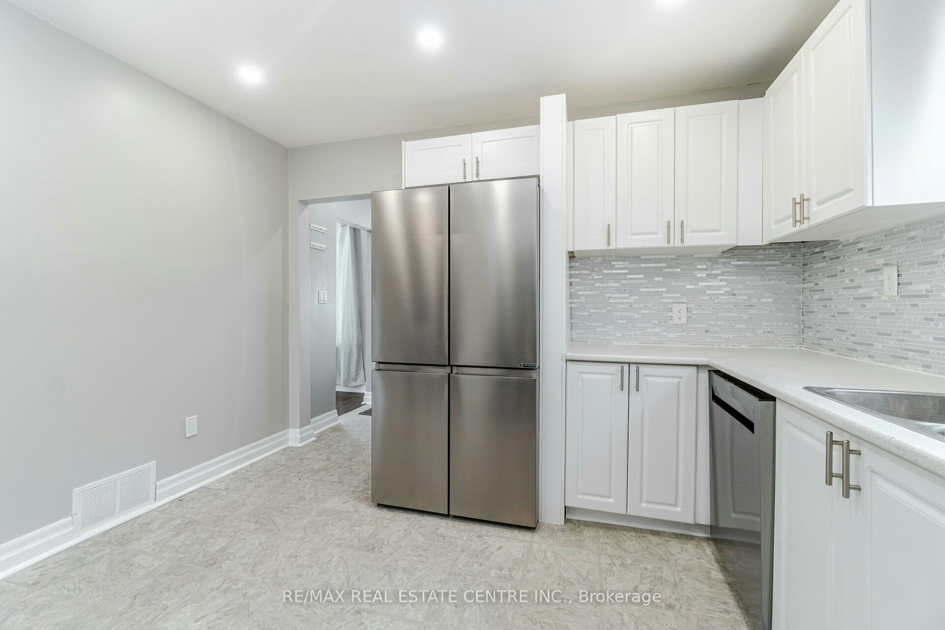 UPPER LEVEL-102 Wilson Road S, Oshawa, ON, L1H 6B7 - 11