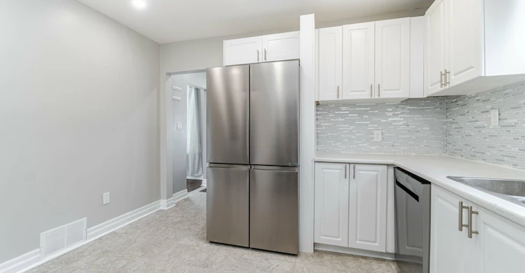 UPPER LEVEL-102 Wilson Road S, Oshawa, ON, L1H 6B7 - 11