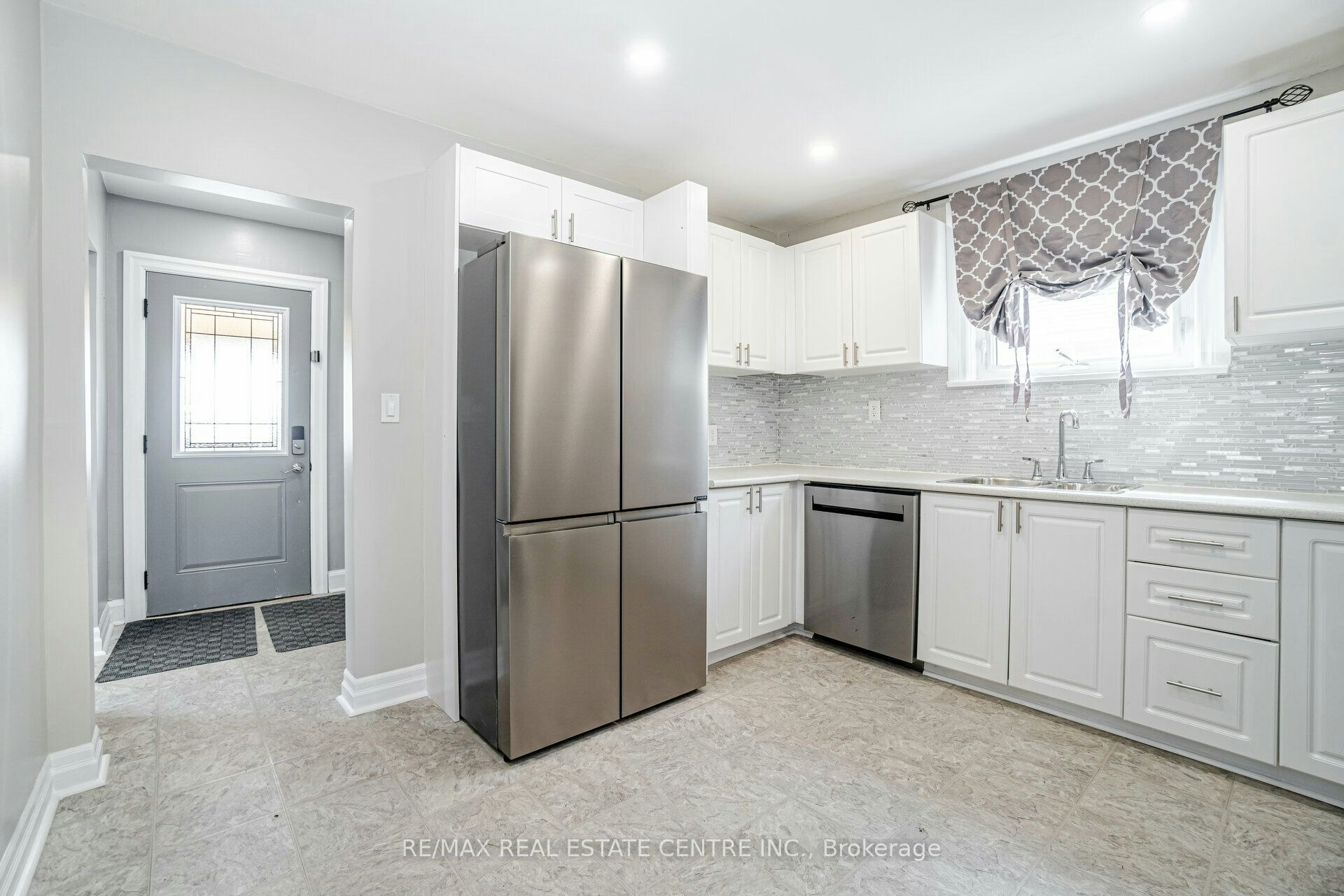 UPPER LEVEL-102 Wilson Road S, Oshawa, ON, L1H 6B7 - 12