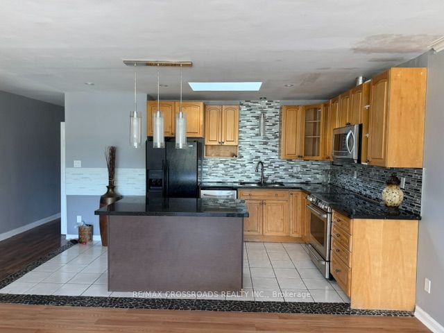 Upper-840 Danforth Road, Toronto, ON, M1K 1H5