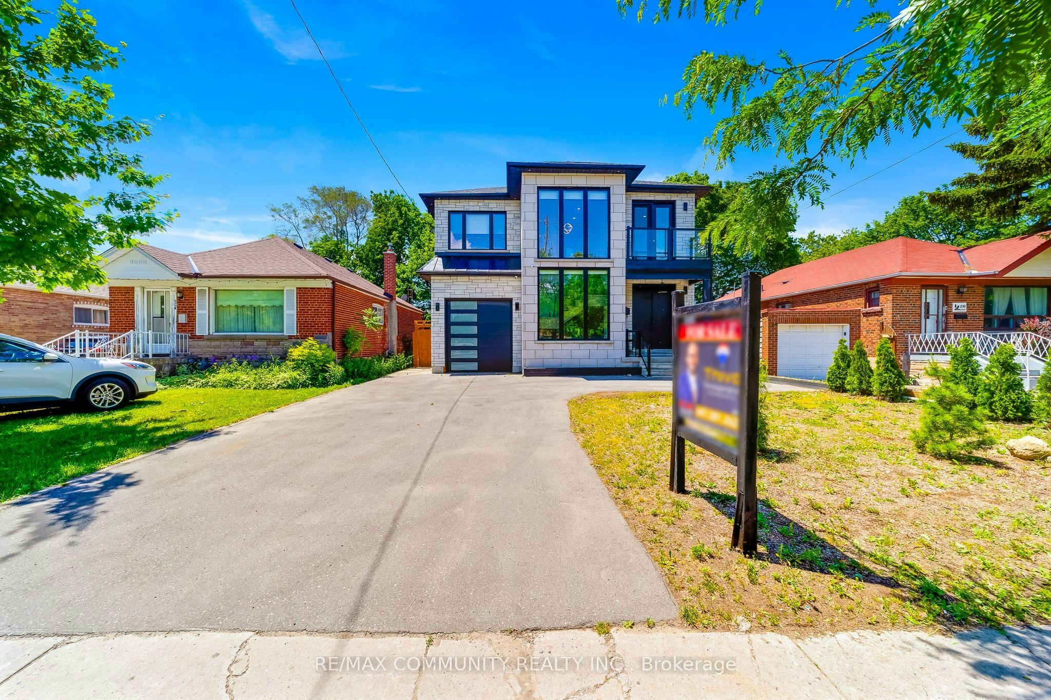 856 Kennedy Road, Toronto, ON, M1K 2E7