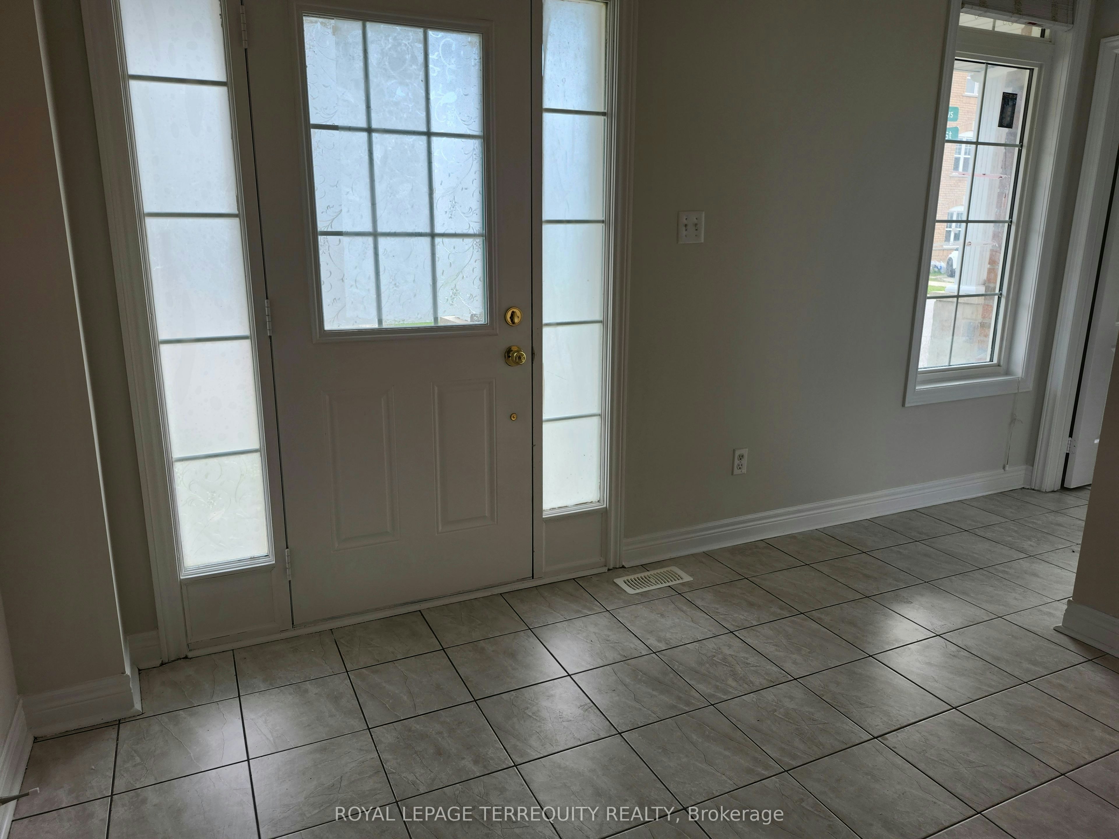 2651 Canadian Street, Pickering, ON, L1X 0C9 - 6
