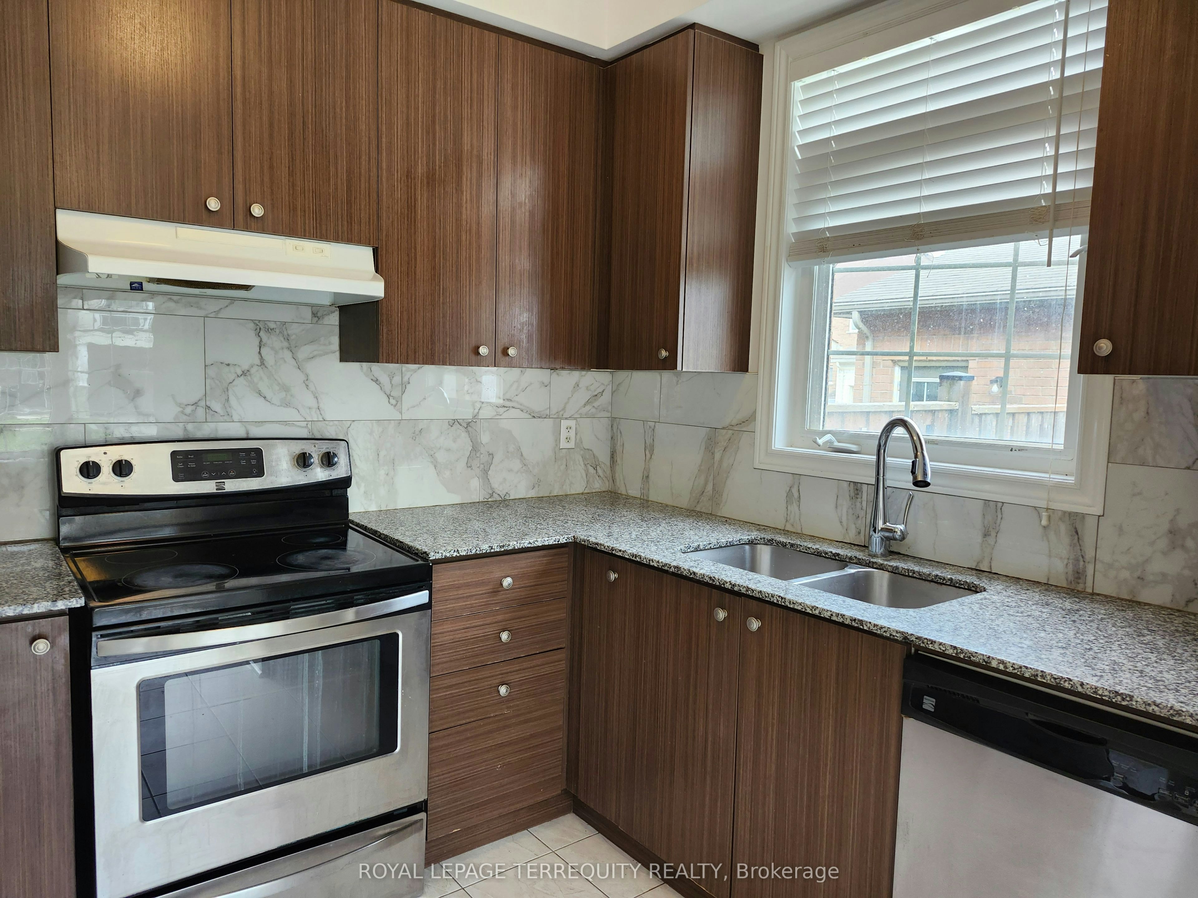 2651 Canadian Street, Pickering, ON, L1X 0C9 - 9