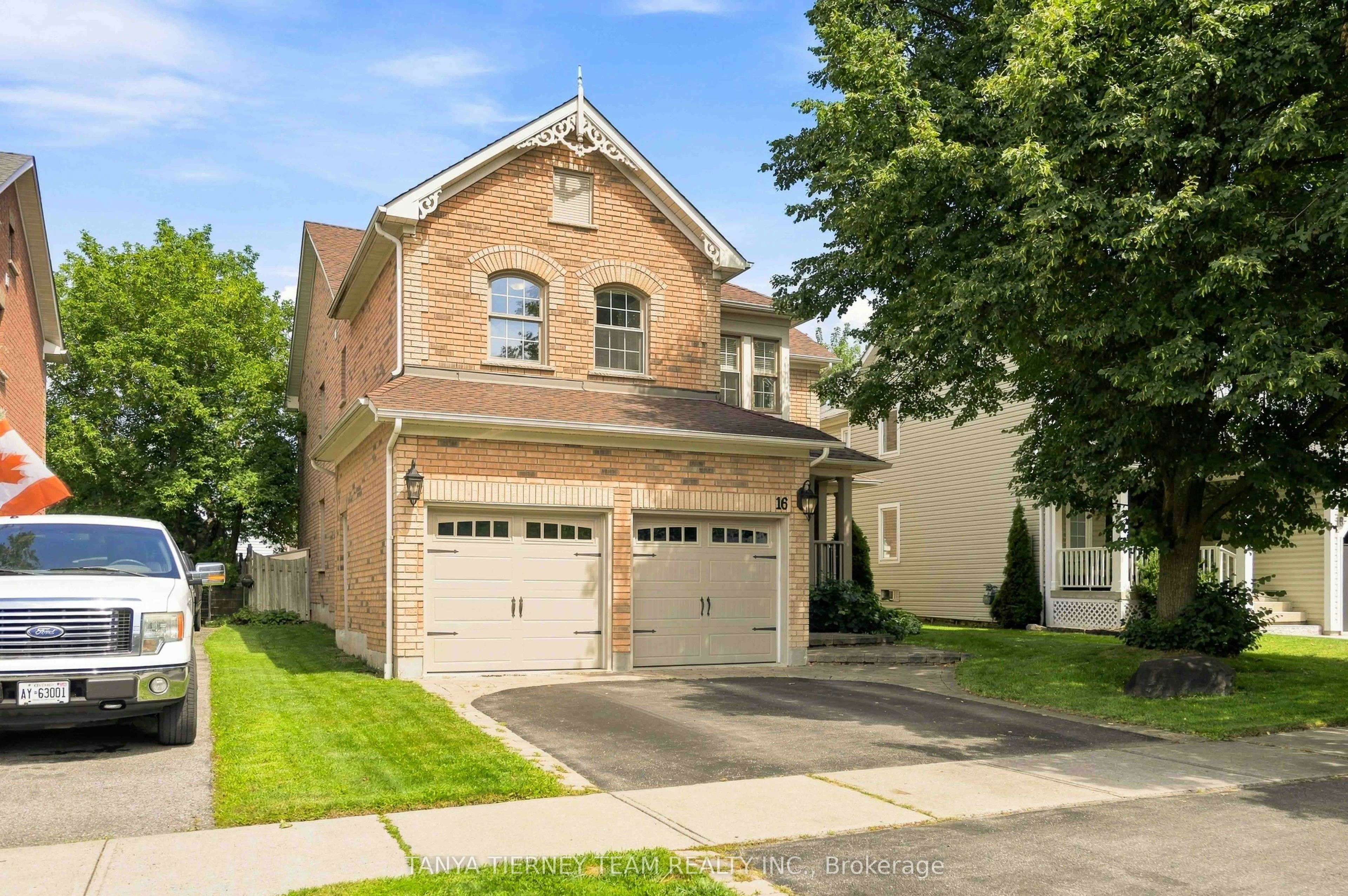 16 Waring Avenue, Whitby, ON, L1M 1G4