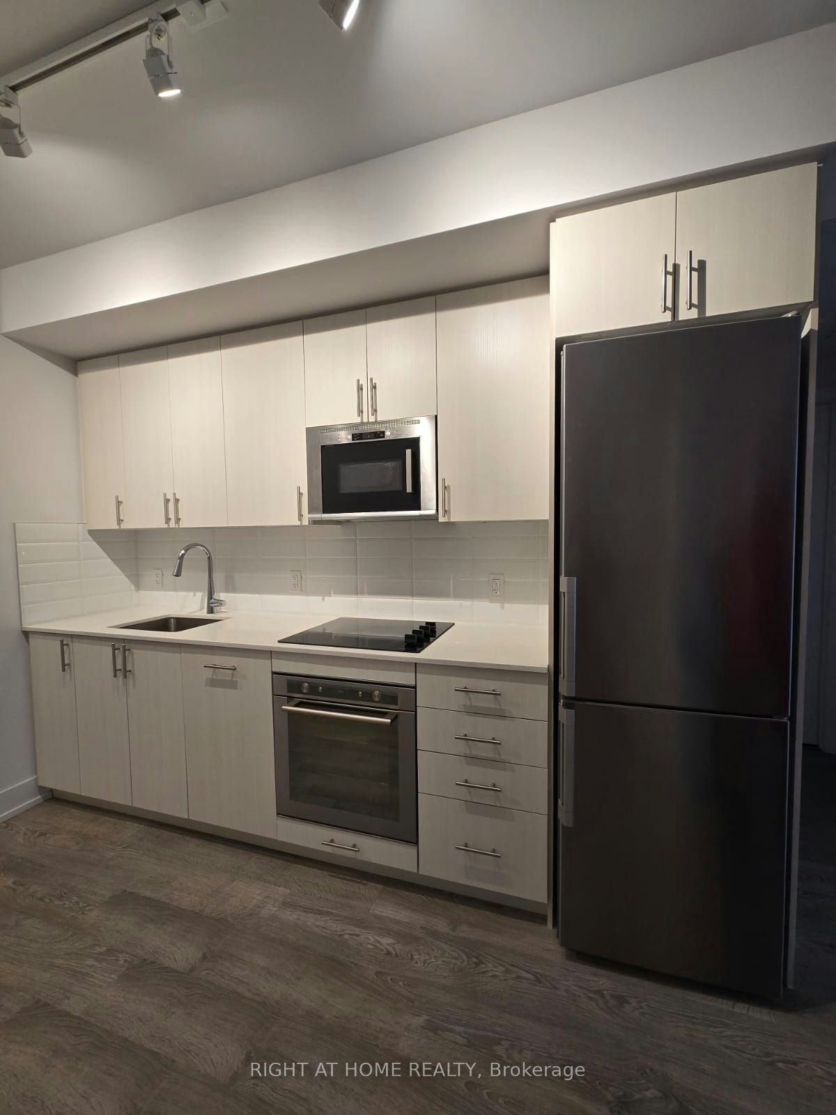 Unit306-2550 Simcoe Street N, Oshawa, ON, L1L 0P8