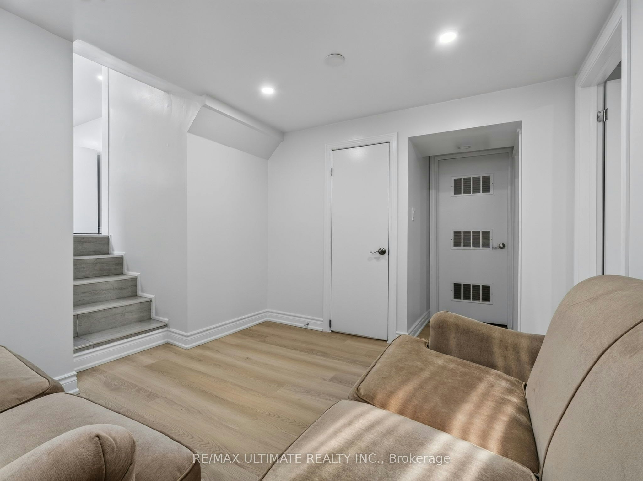 52 Revlis Crescent, Toronto, ON, M1V 1E9 - 12