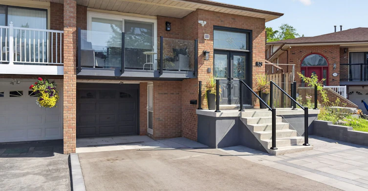 52 Revlis Crescent, Toronto, ON, M1V 1E9 - 2