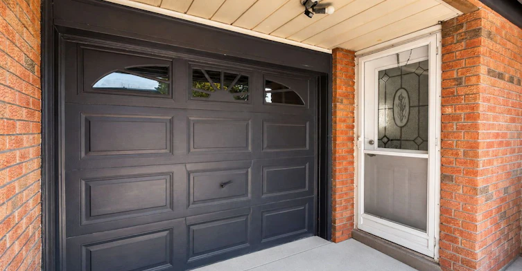 52 Revlis Crescent, Toronto, ON, M1V 1E9 - 3