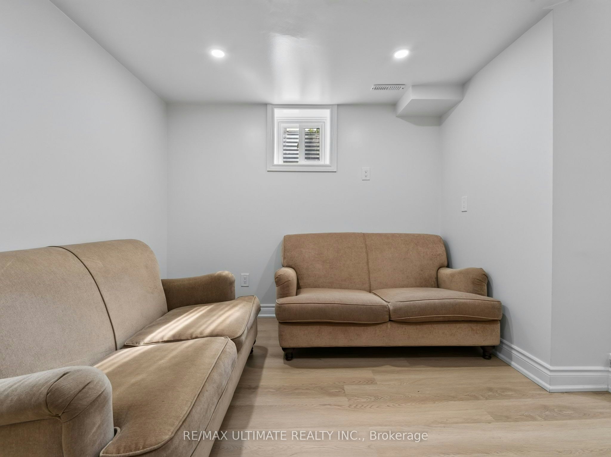 52 Revlis Crescent, Toronto, ON, M1V 1E9 - 11
