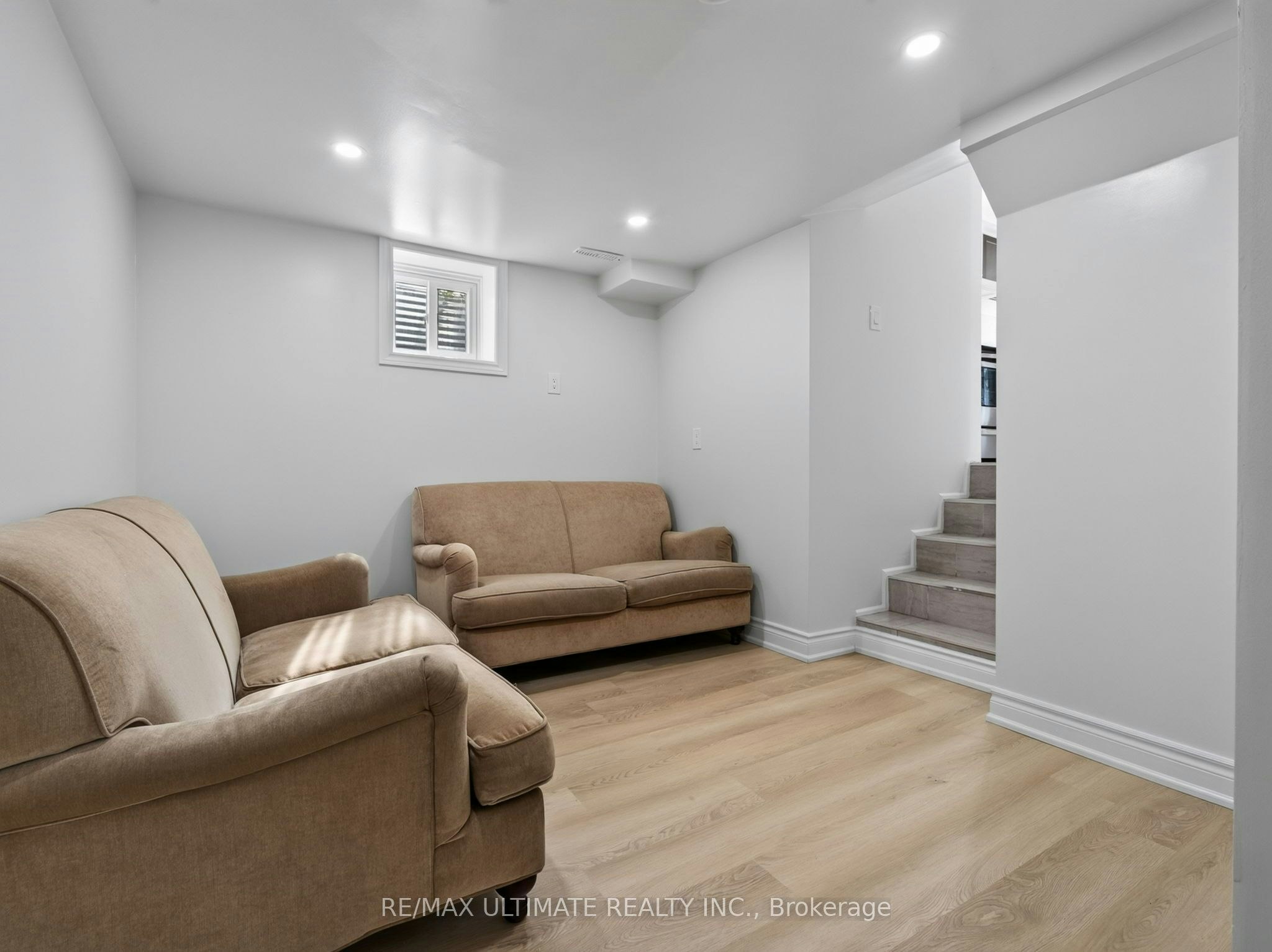 52 Revlis Crescent, Toronto, ON, M1V 1E9 - 10