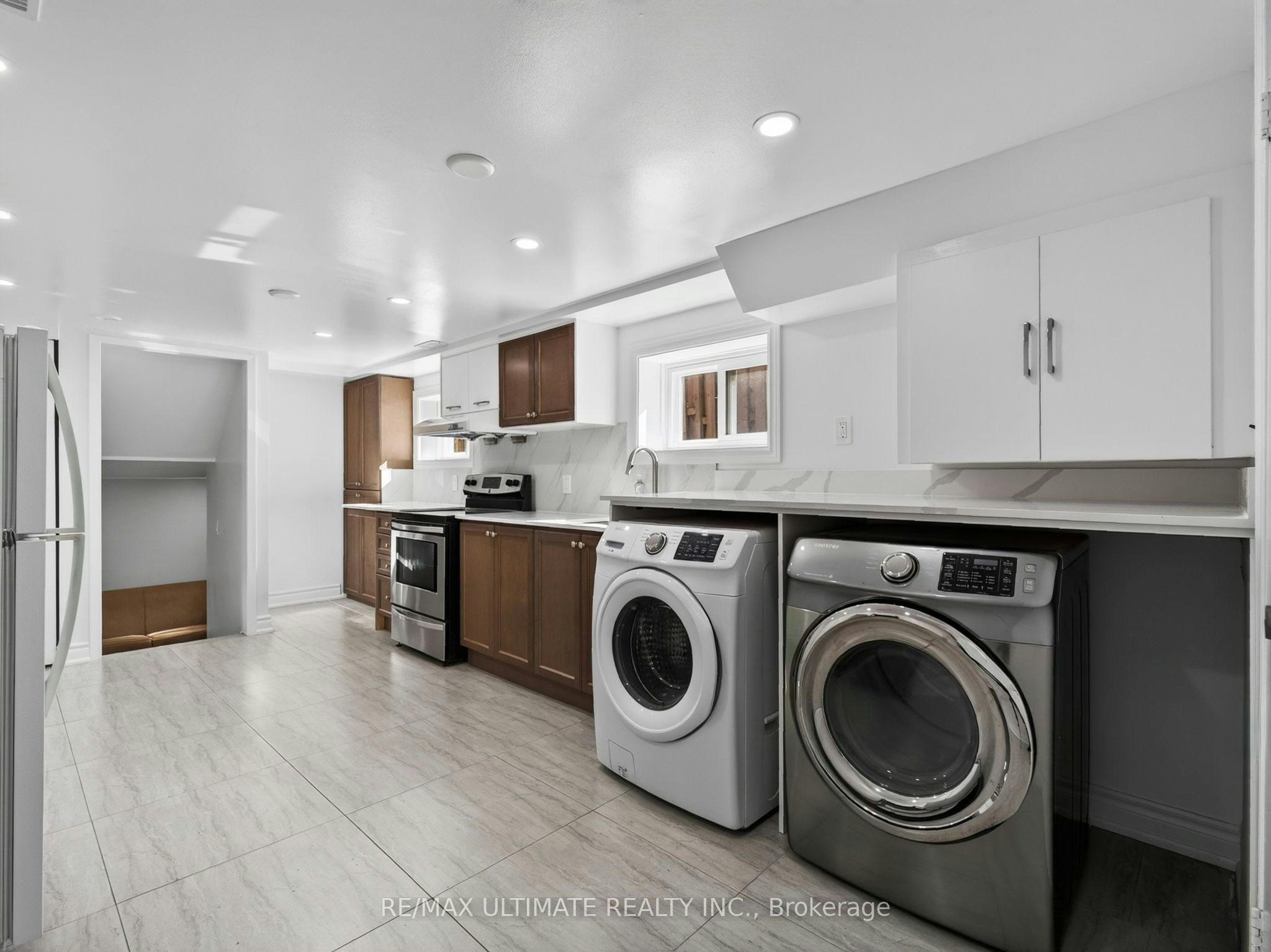 52 Revlis Crescent, Toronto, ON, M1V 1E9 - 4