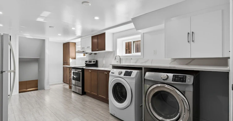52 Revlis Crescent, Toronto, ON, M1V 1E9 - 4