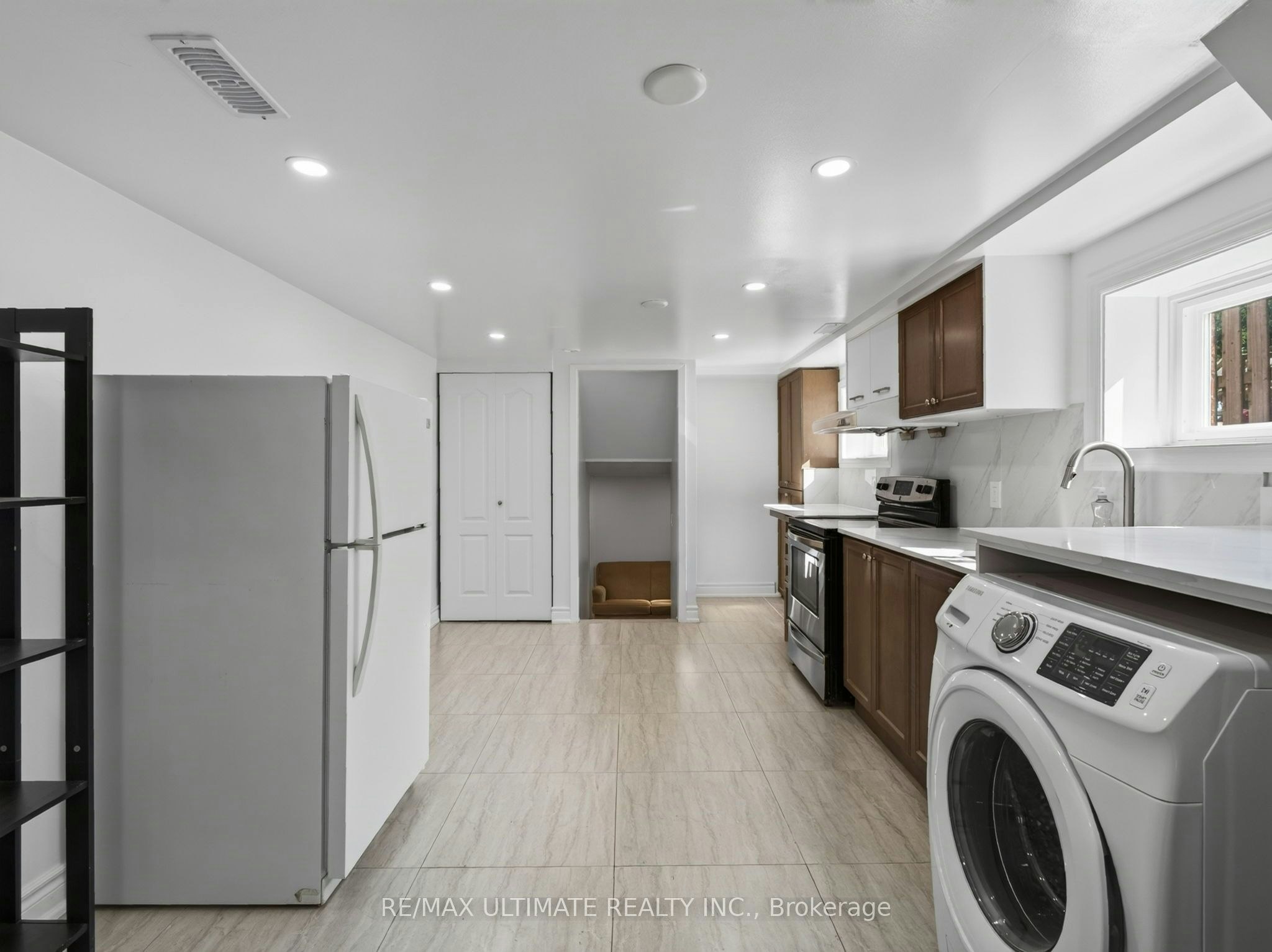 52 Revlis Crescent, Toronto, ON, M1V 1E9 - 5