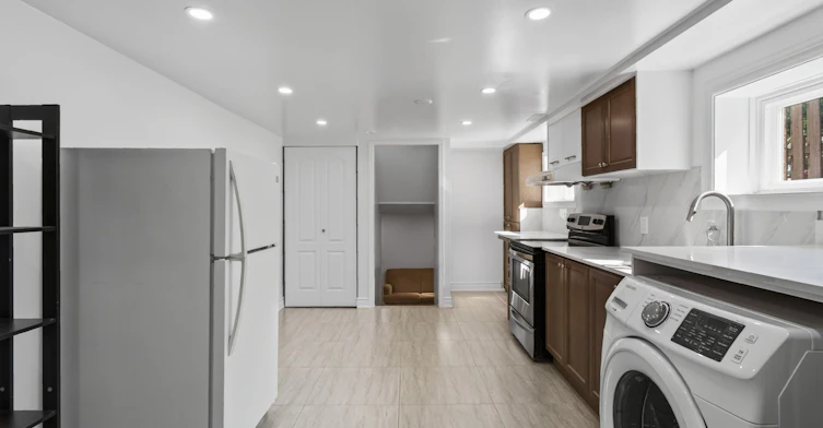 52 Revlis Crescent, Toronto, ON, M1V 1E9 - 5
