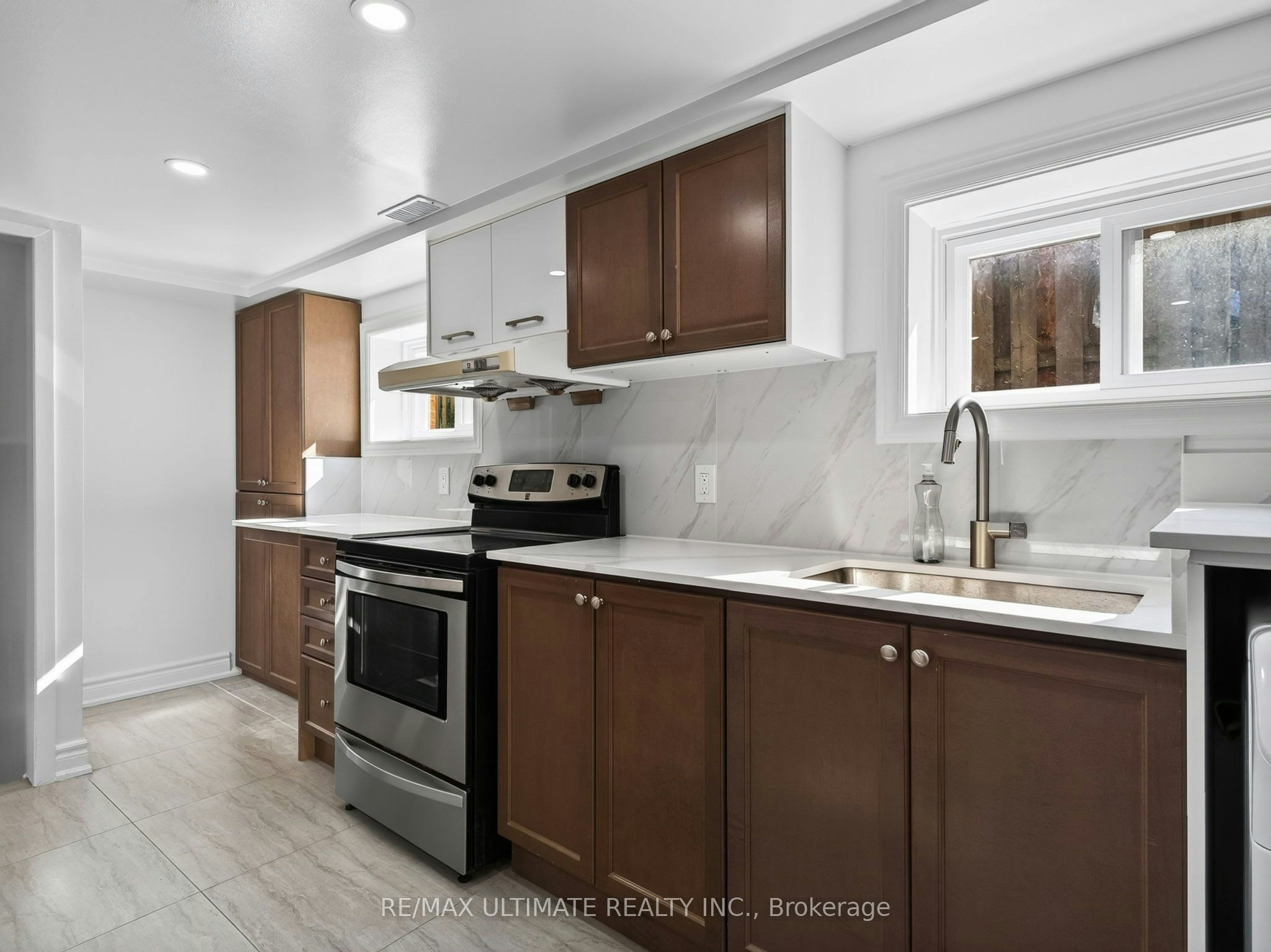 52 Revlis Crescent, Toronto, ON, M1V 1E9 - 6