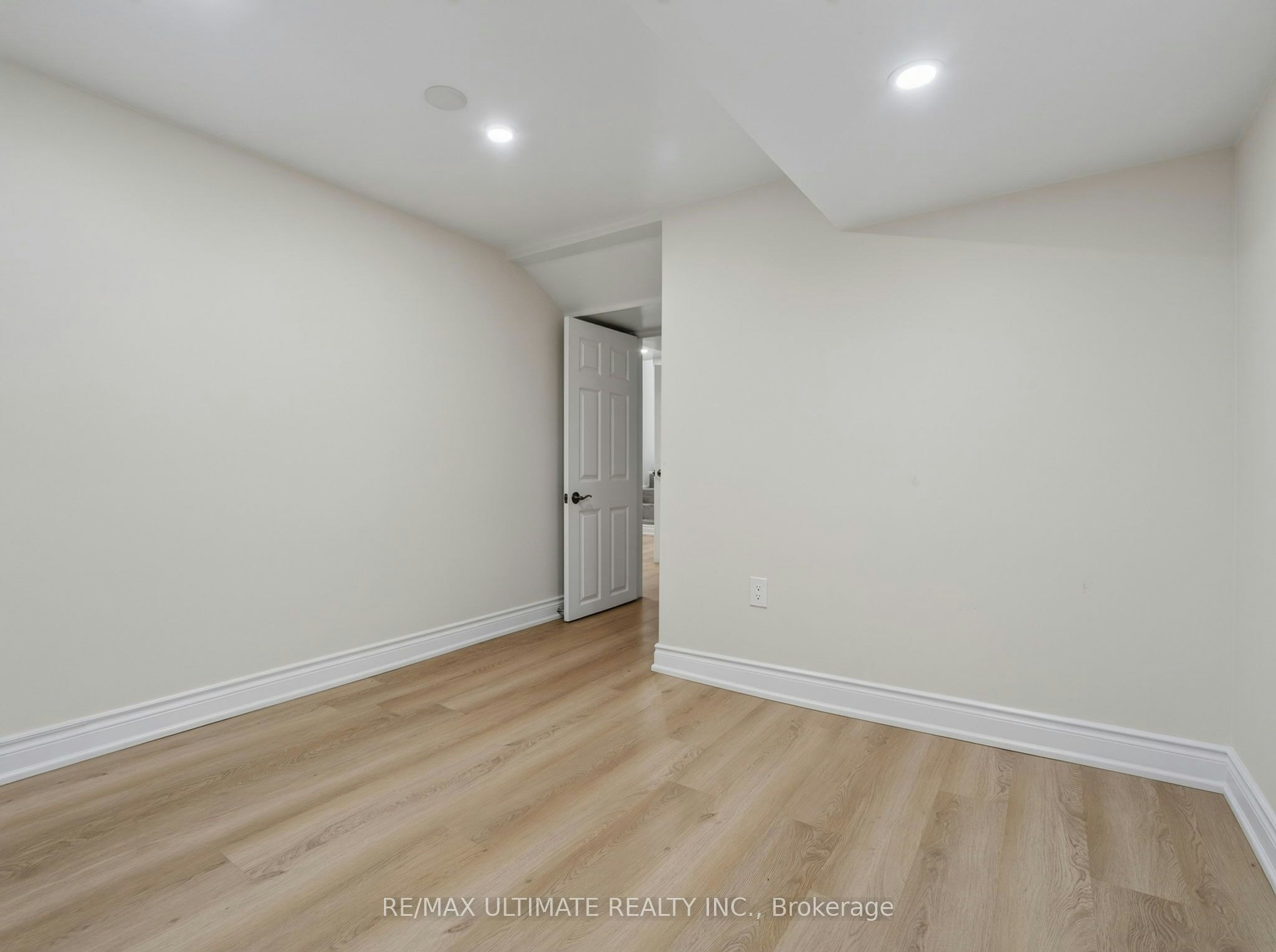 52 Revlis Crescent, Toronto, ON, M1V 1E9 - 22