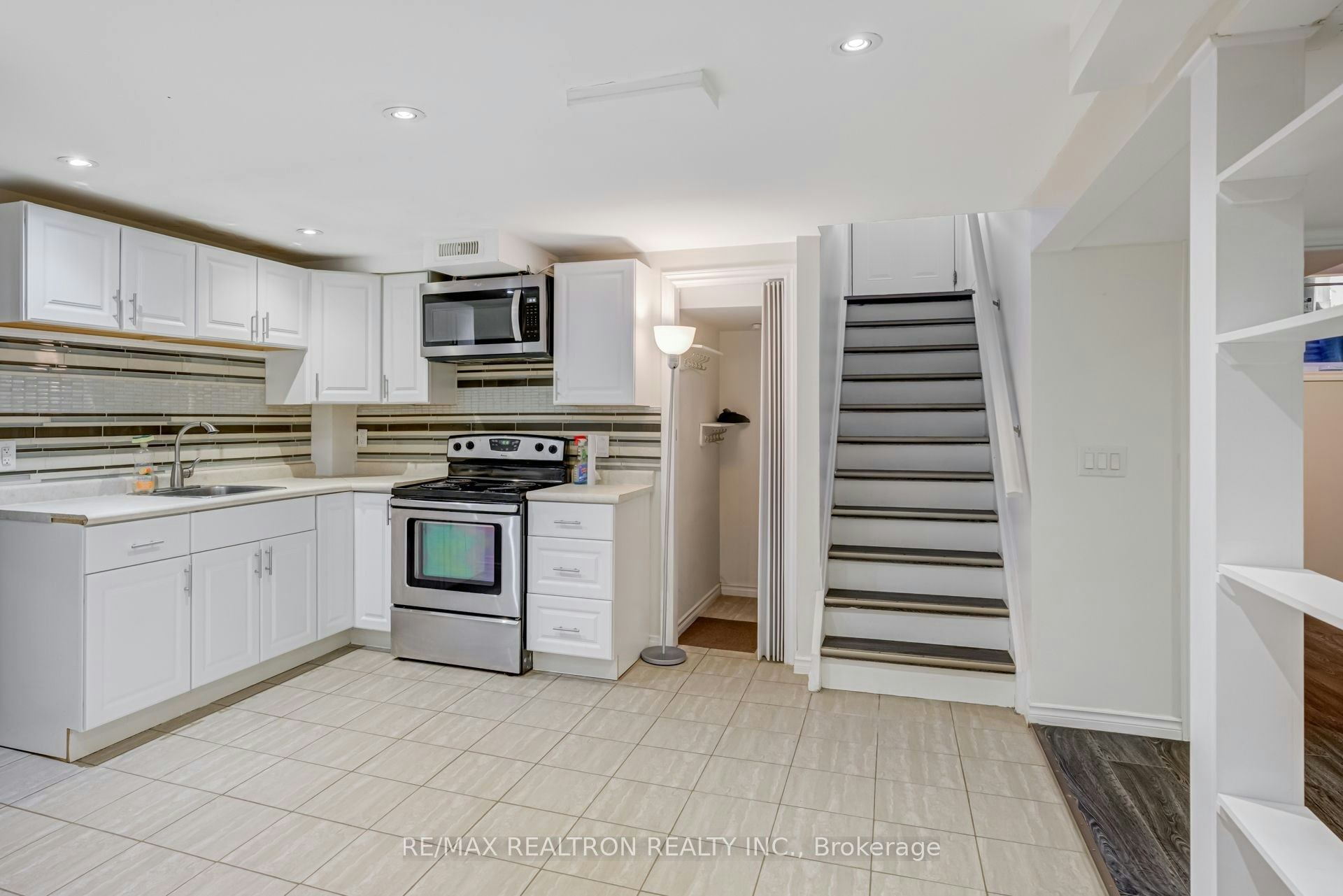 718 Edgewood Road S, Pickering, ON, L1V 2Z6 - 8