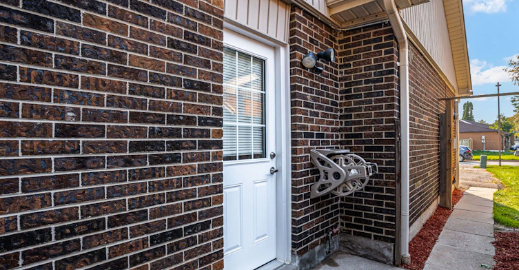 718 Edgewood Road S, Pickering, ON, L1V 2Z6 - 2