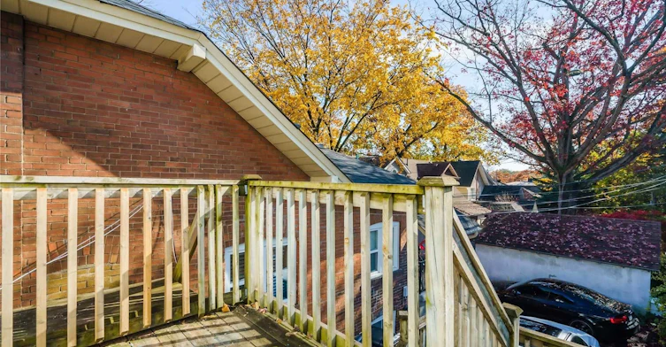 2nd Fl-1001 Kingston Road, Toronto, ON, M4E 1T3 - 12