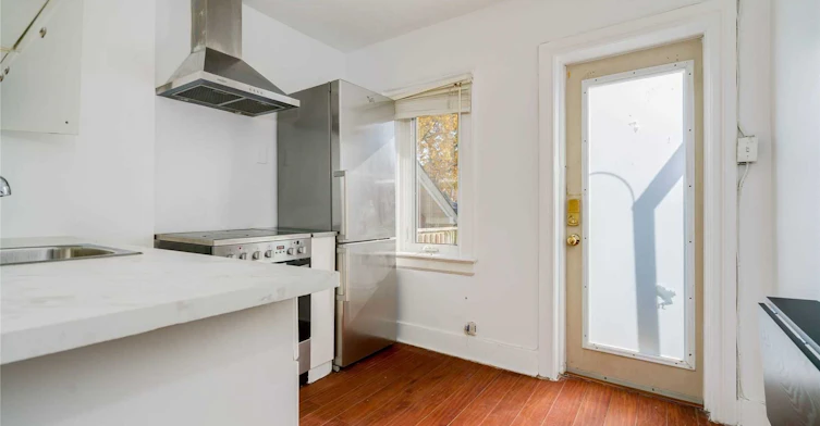 2nd Fl-1001 Kingston Road, Toronto, ON, M4E 1T3 - 9