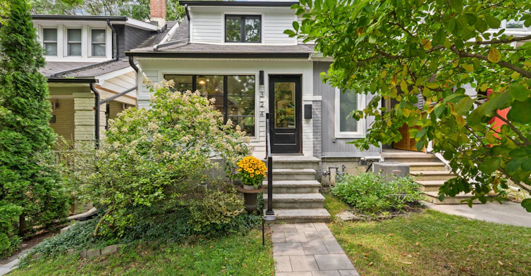 324 Kenilworth Avenue, Toronto, ON, M4L 3S8