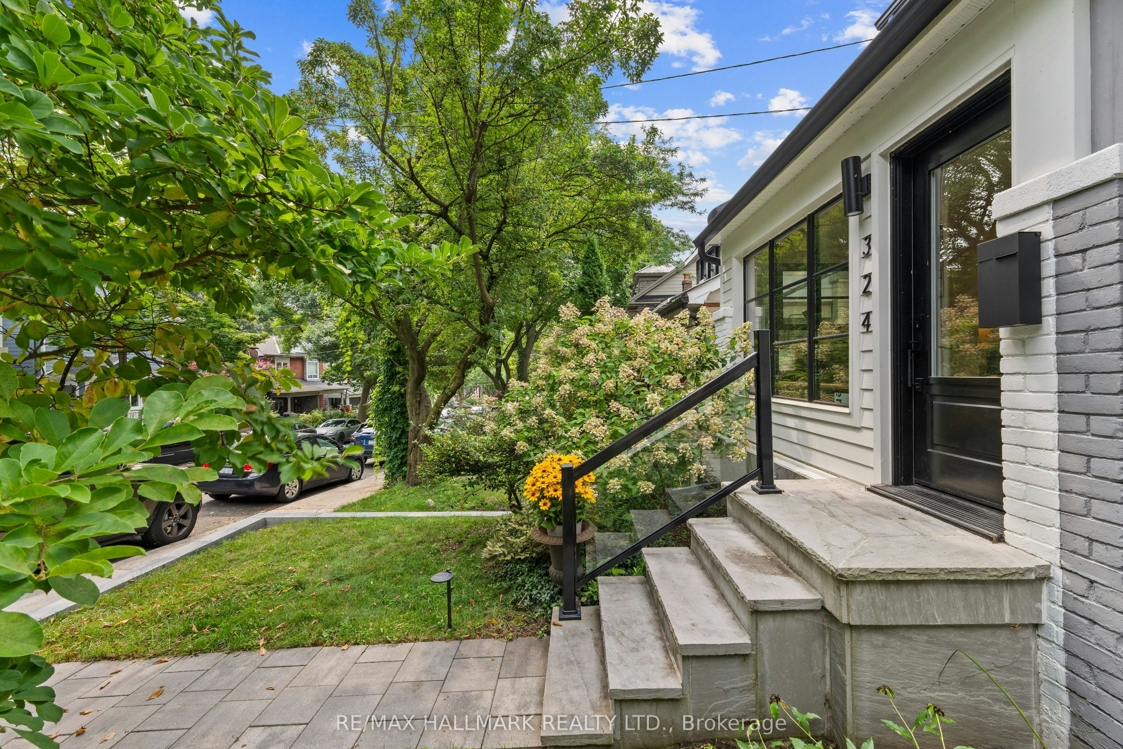 324 Kenilworth Avenue, Toronto, ON, M4L 3S8 - 2