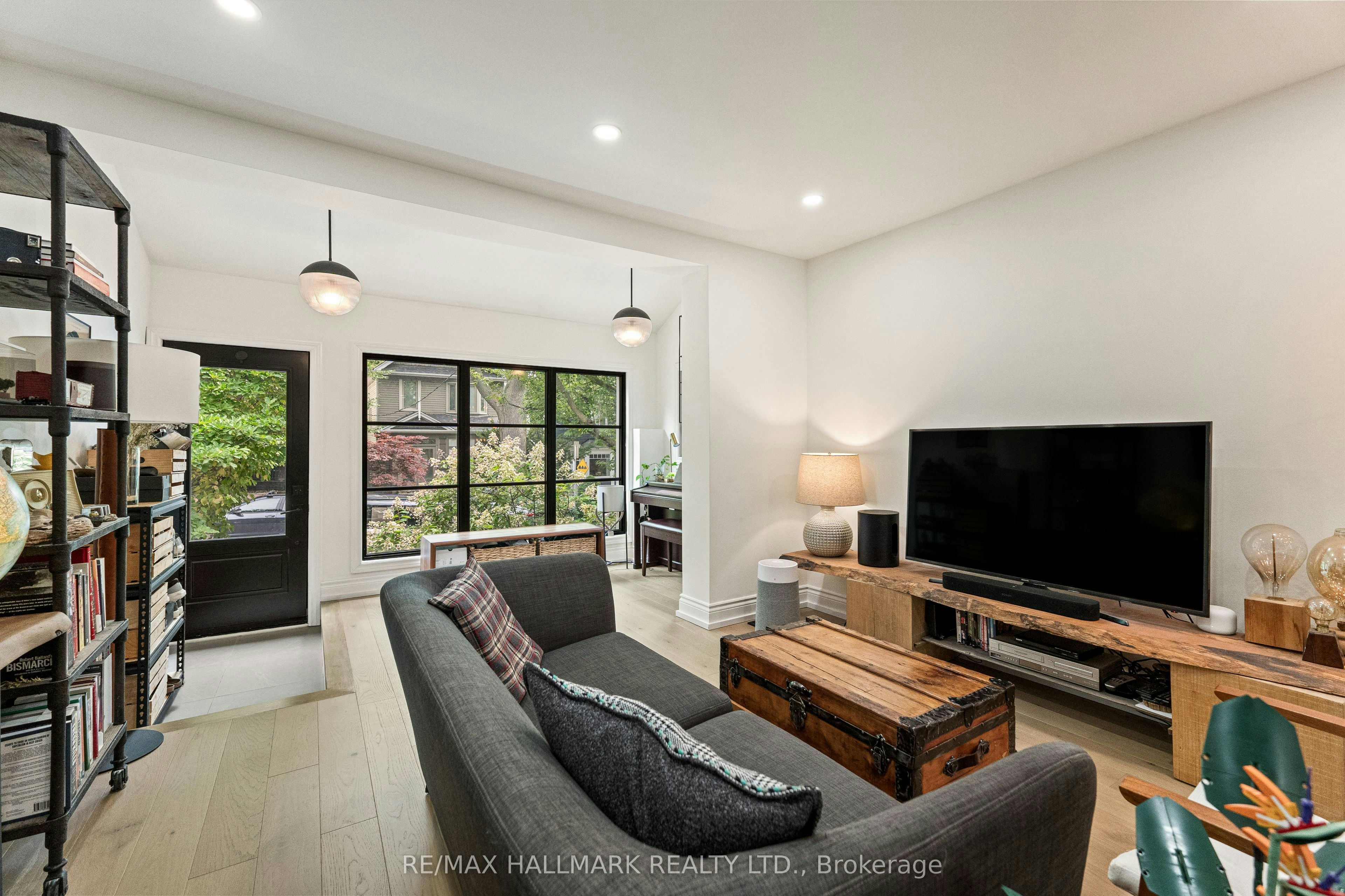 324 Kenilworth Avenue, Toronto, ON, M4L 3S8 - 8