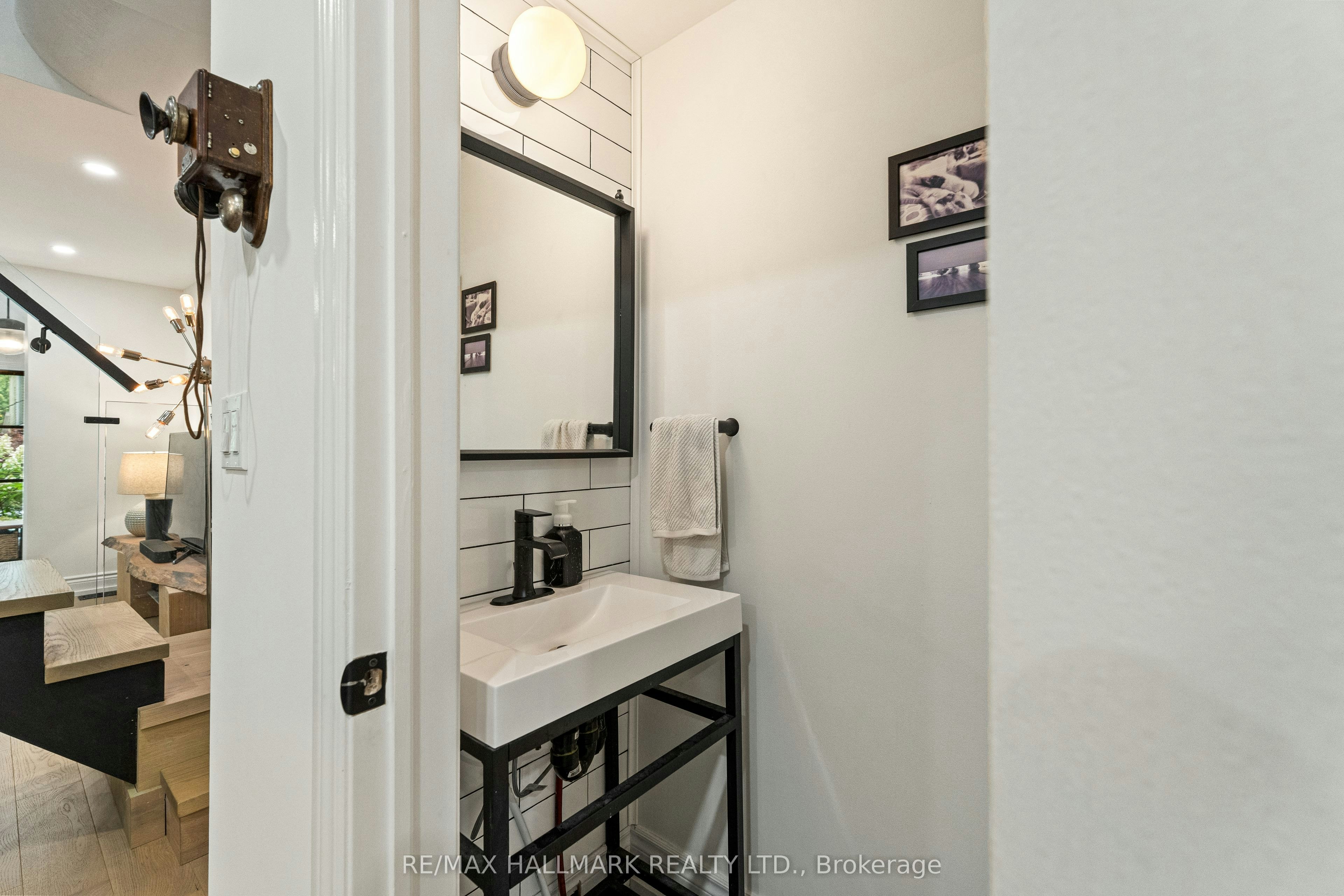 324 Kenilworth Avenue, Toronto, ON, M4L 3S8 - 18