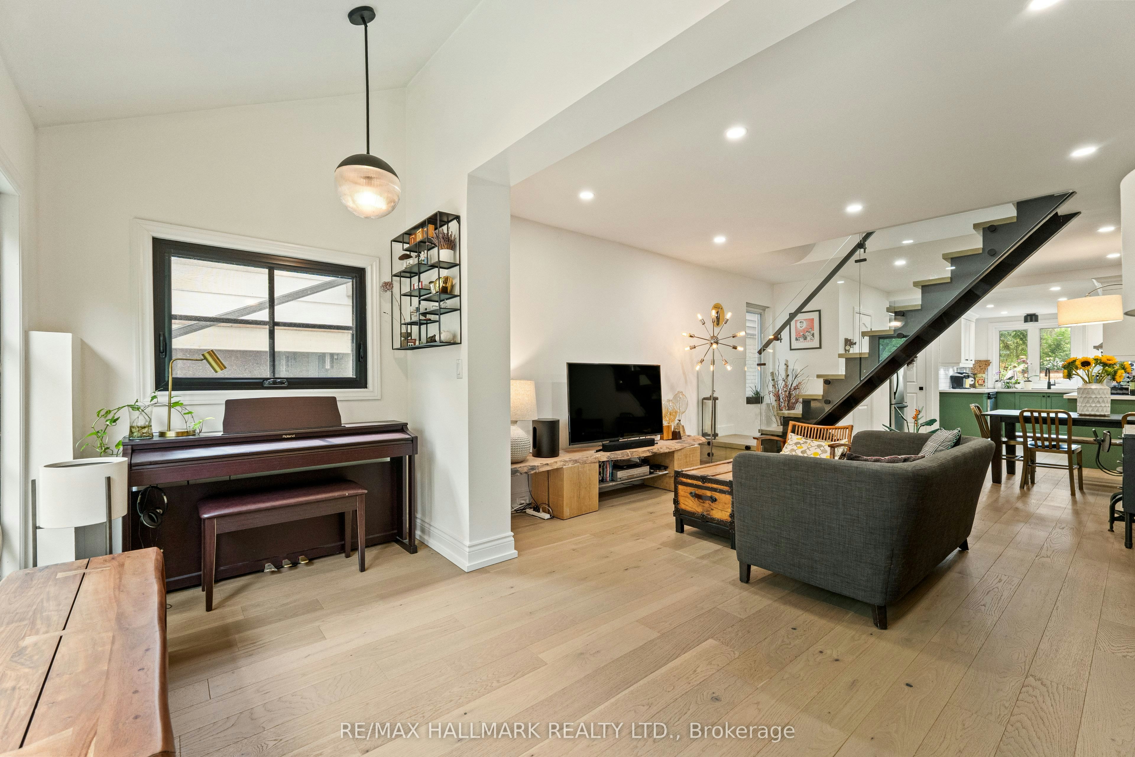 324 Kenilworth Avenue, Toronto, ON, M4L 3S8 - 5