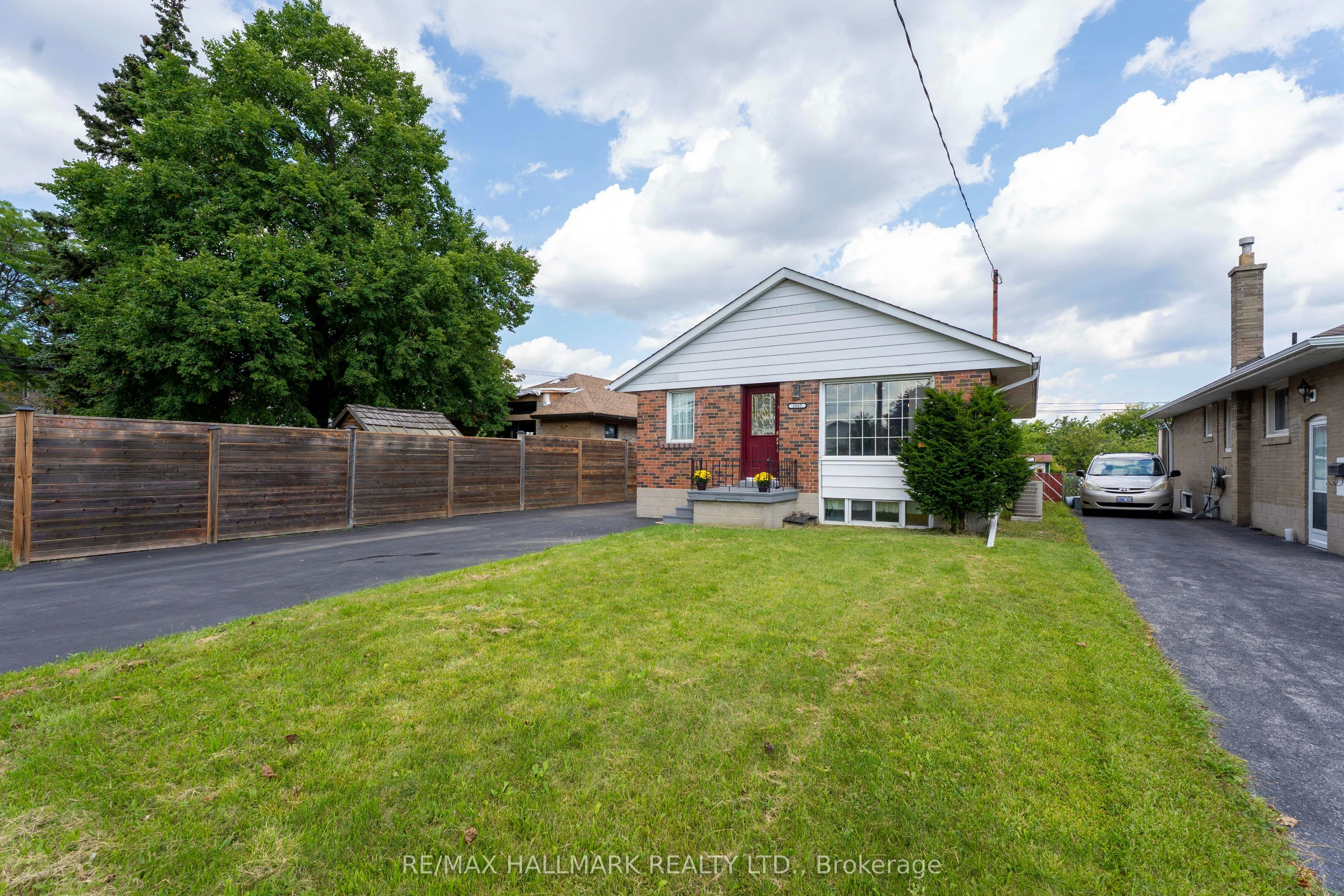 1557 Pharmacy Avenue, Toronto, ON, M1R 2K4