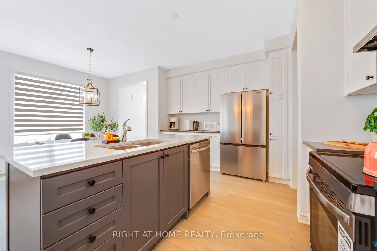 3358 Marchington Square, Pickering, ON, L1X 0N1 - 11
