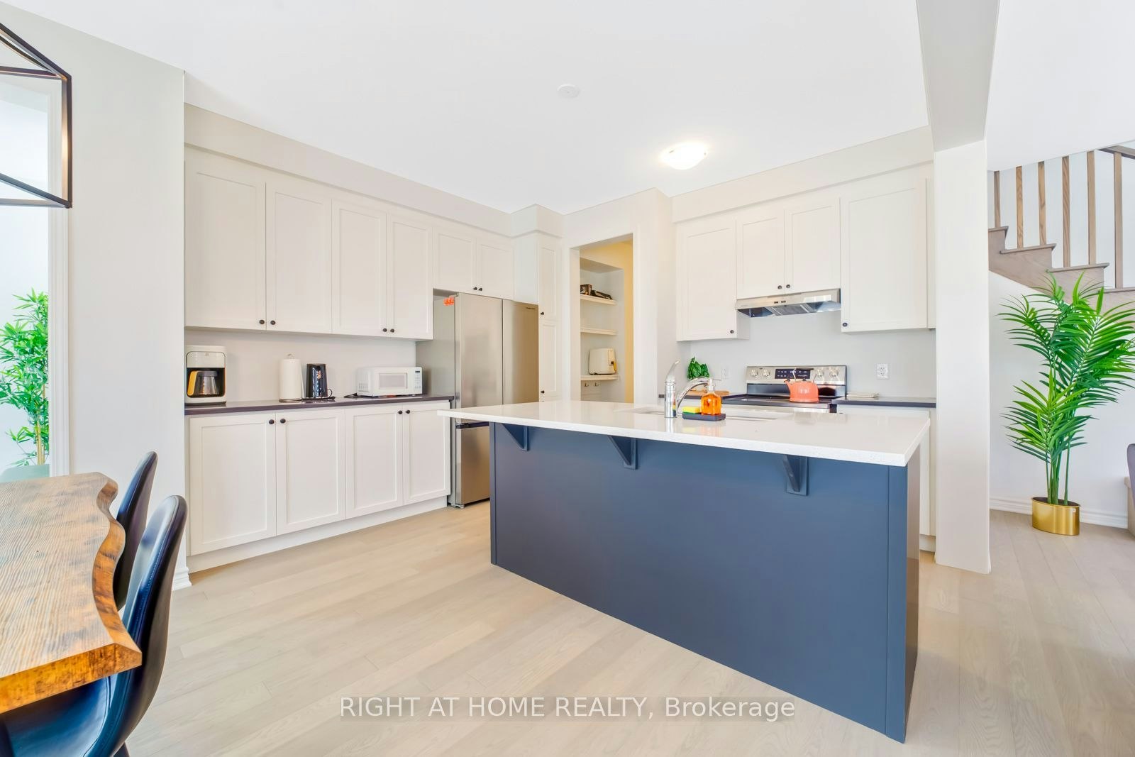 3358 Marchington Square, Pickering, ON, L1X 0N1 - 10