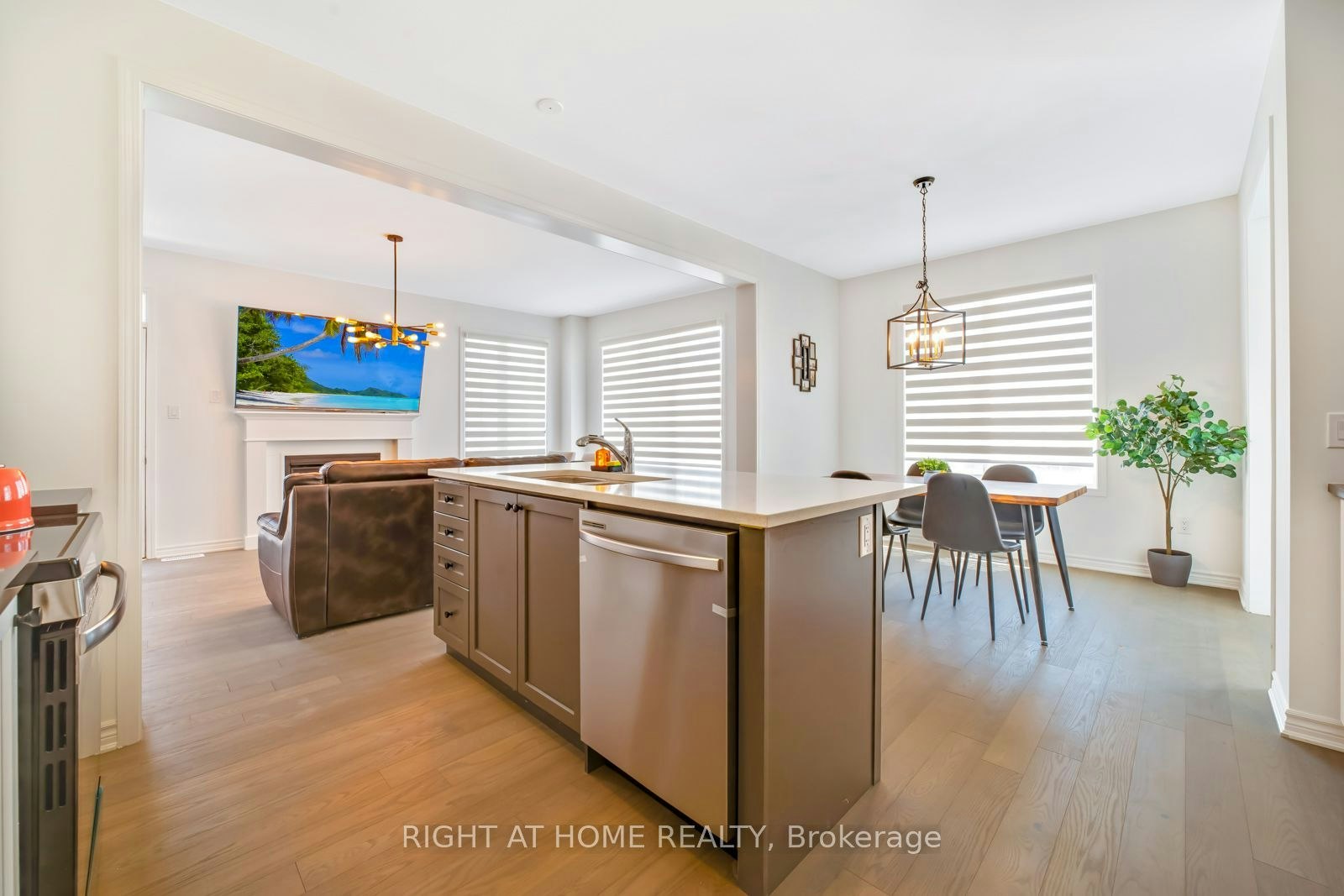 3358 Marchington Square, Pickering, ON, L1X 0N1 - 12