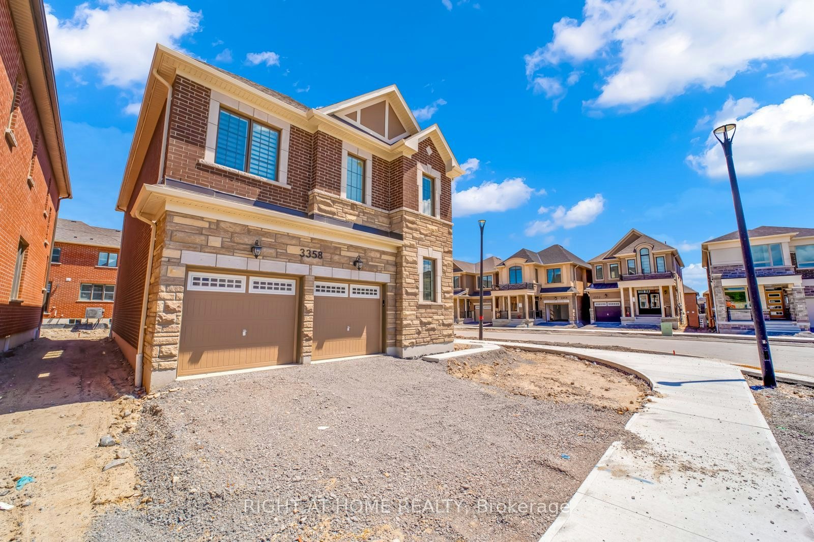 3358 Marchington Square, Pickering, ON, L1X 0N1 - 5
